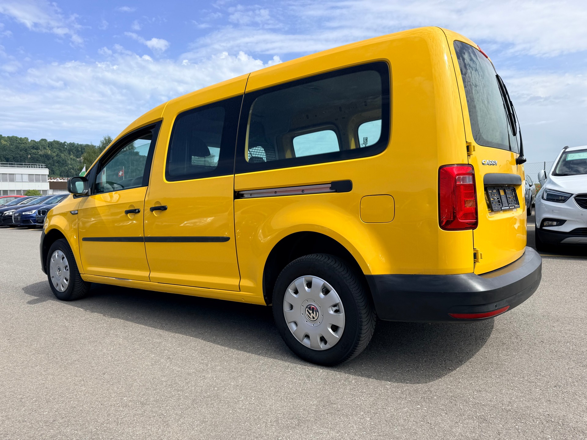 VW Caddy Maxi 2.0TDI 4Motion BlueMotion Technology-image-6