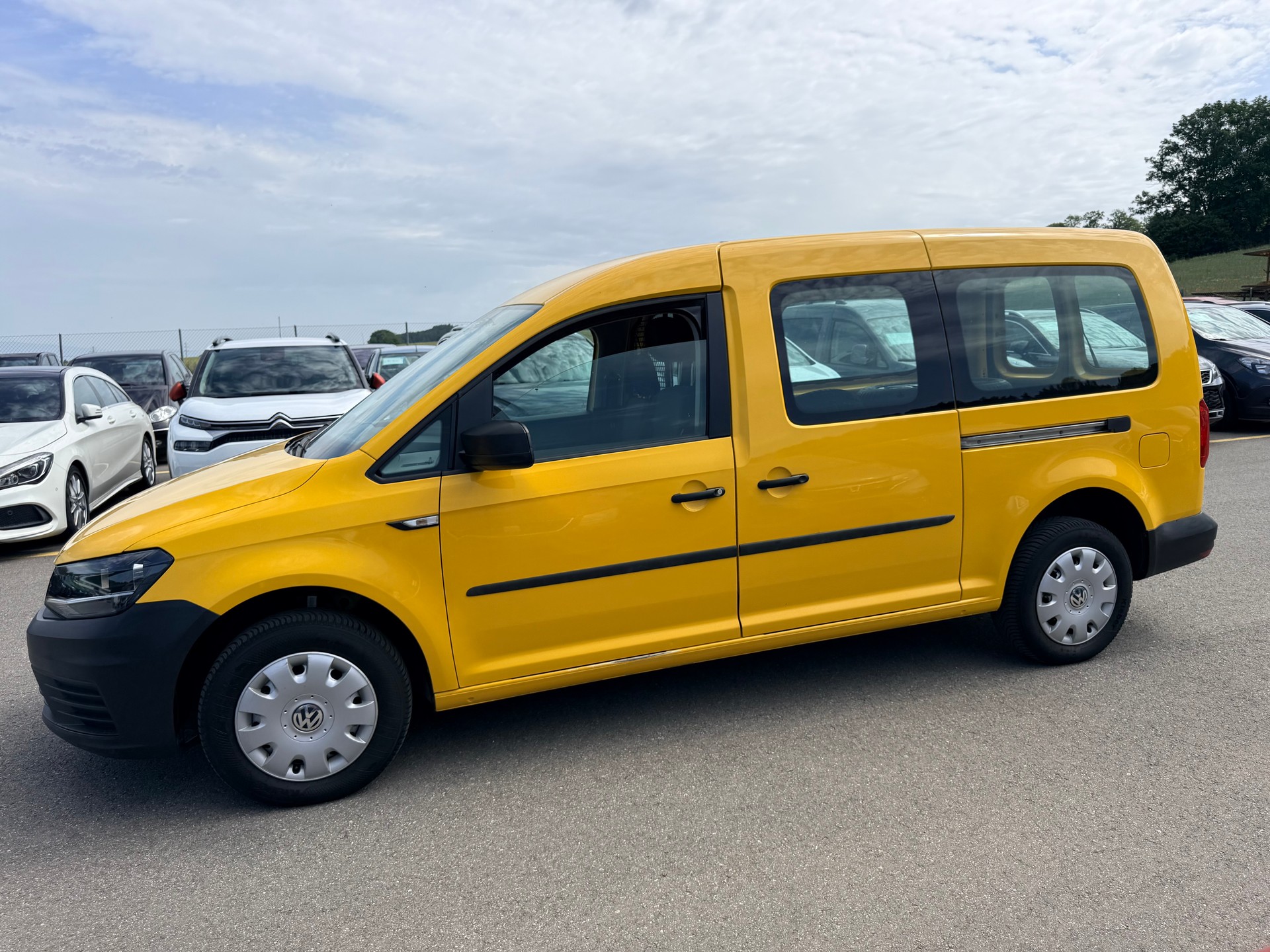VW Caddy Maxi 2.0TDI 4Motion BlueMotion Technology-image-1