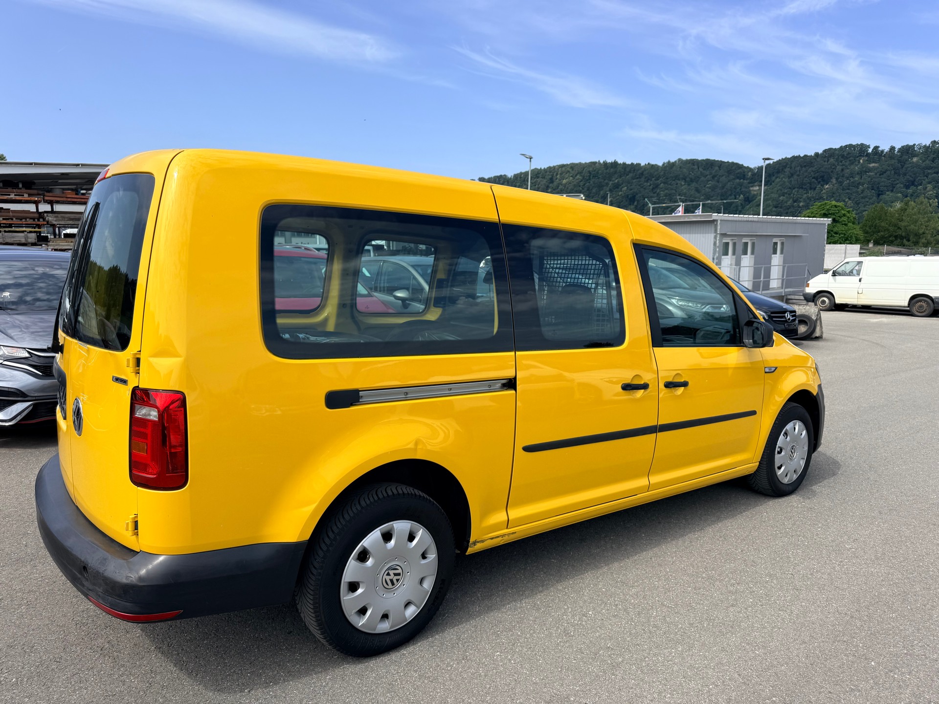 VW Caddy Maxi 2.0TDI 4Motion BlueMotion Technology-image-10