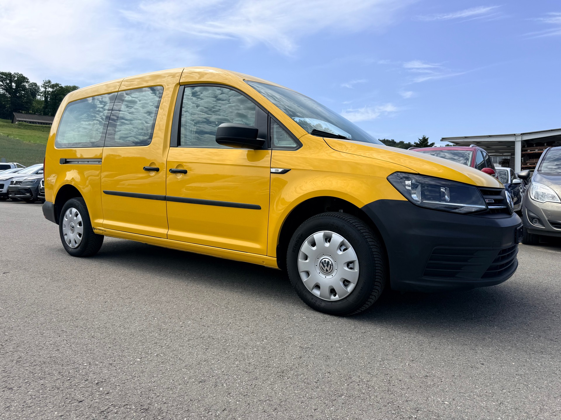 VW Caddy Maxi 2.0TDI 4Motion BlueMotion Technology-image-4