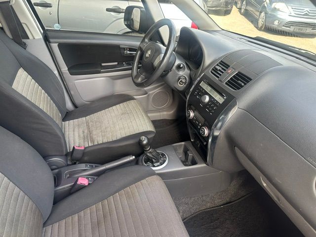 SUZUKI SX4 1.6 16V GL Top Barry 4WD-image-7
