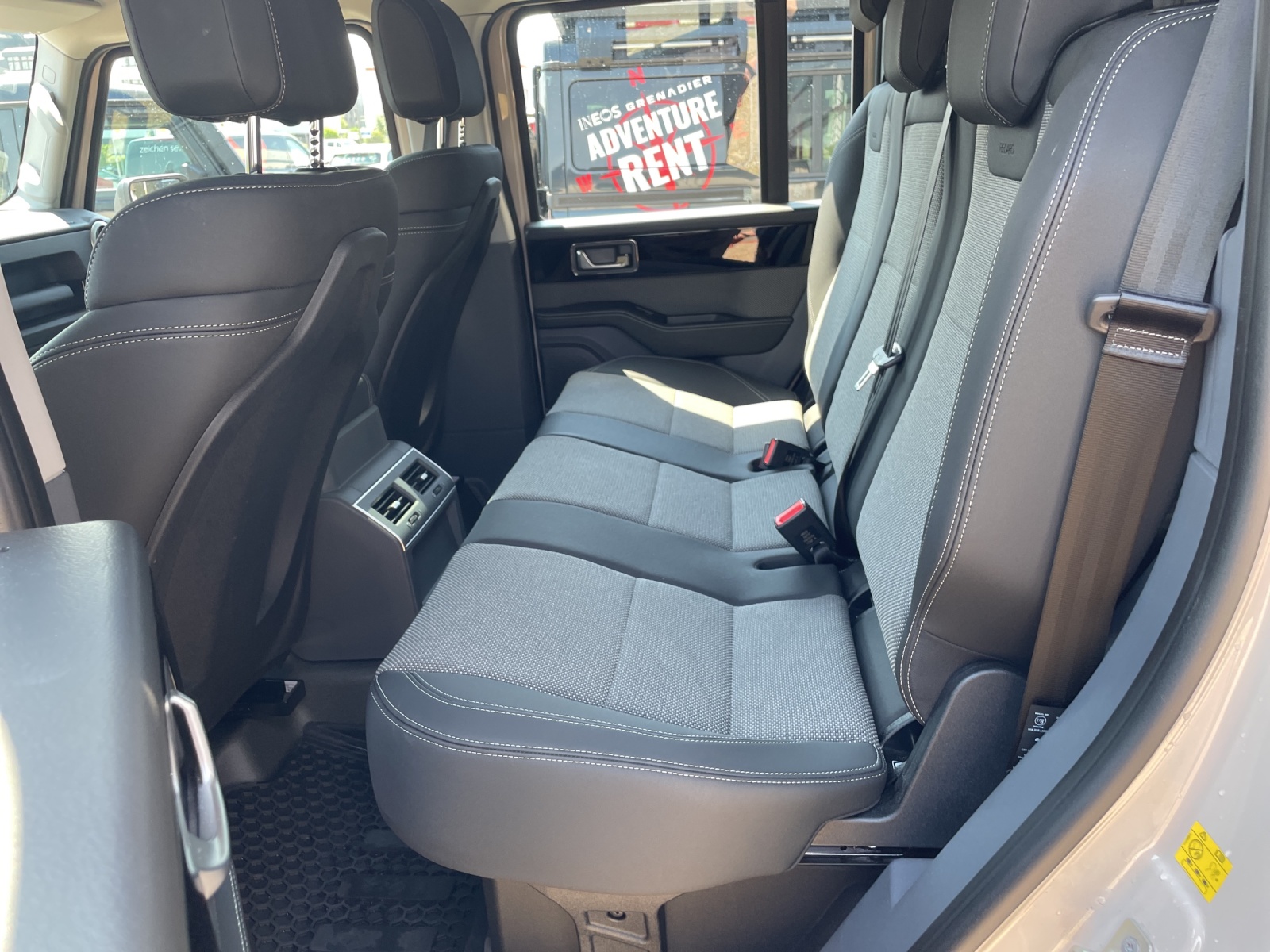 INEOS Grenadier 3.0D Utility Wagon 5-Sitz-image-11