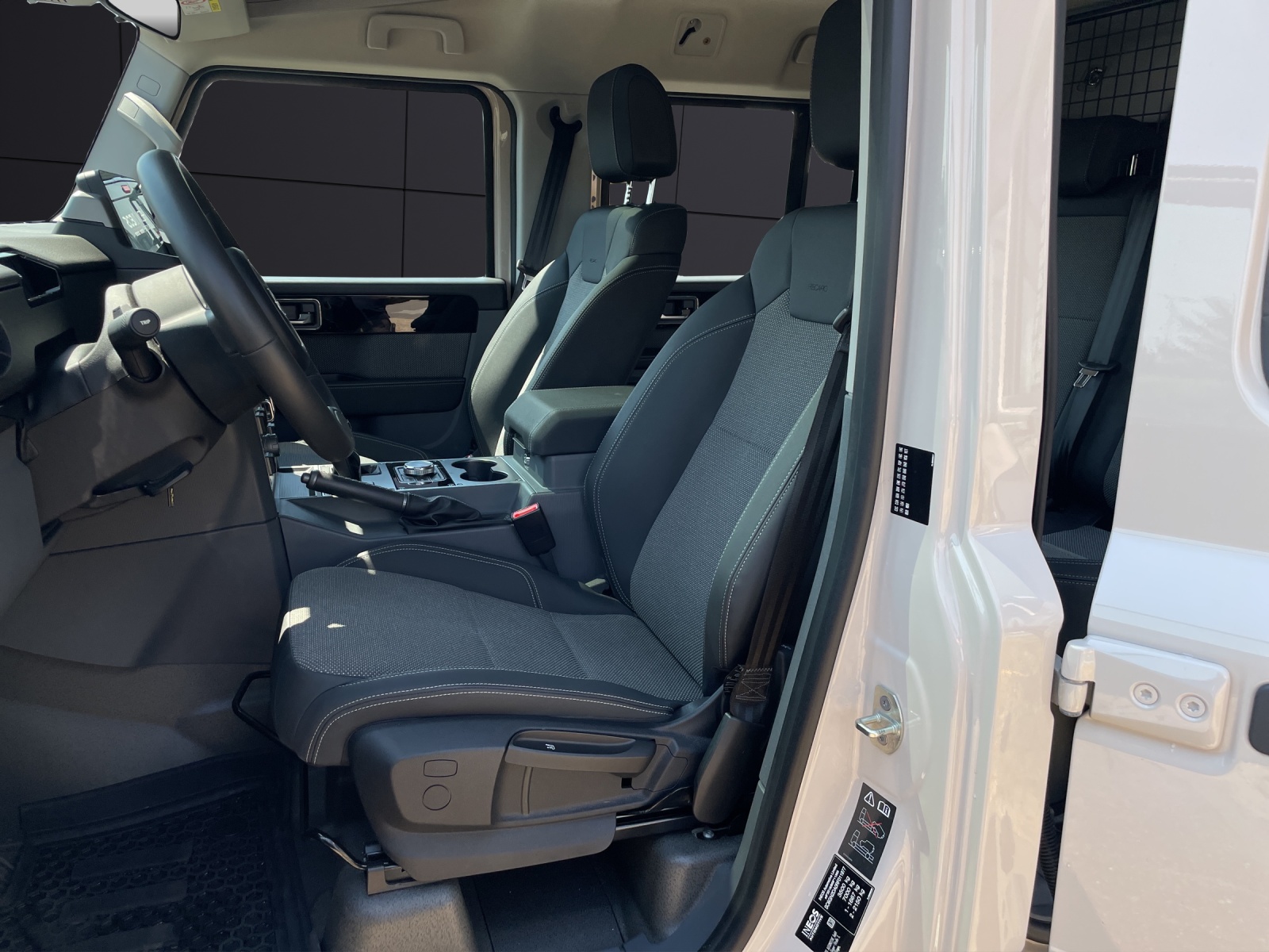 INEOS Grenadier 3.0D Utility Wagon 5-Sitz-image-12