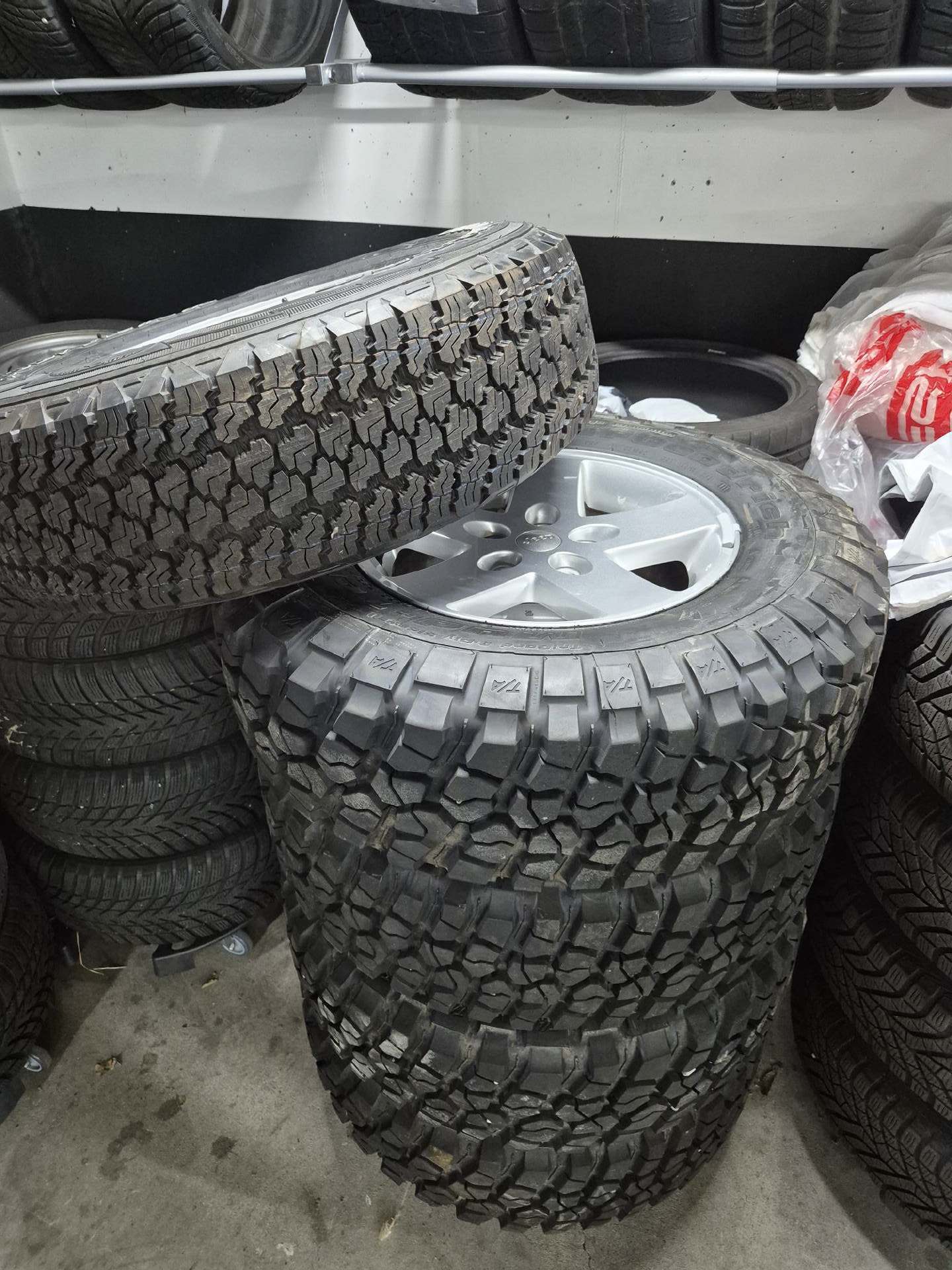 JEEP Wrangler 2.8 CRD Sport 6 Speed Offroad Camper-image-12