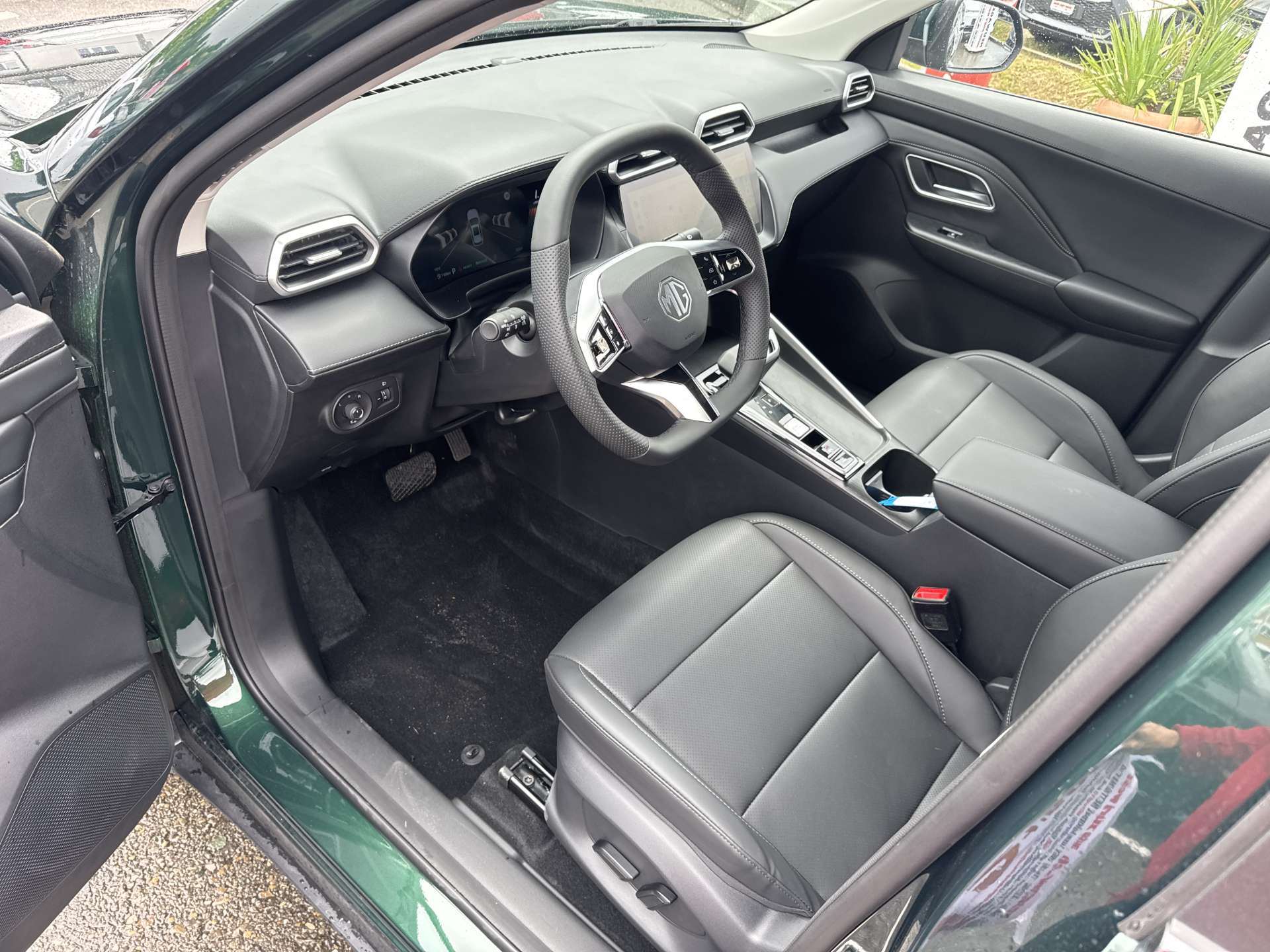 MG ZS 1.5 HEV Luxury Automat-image-5