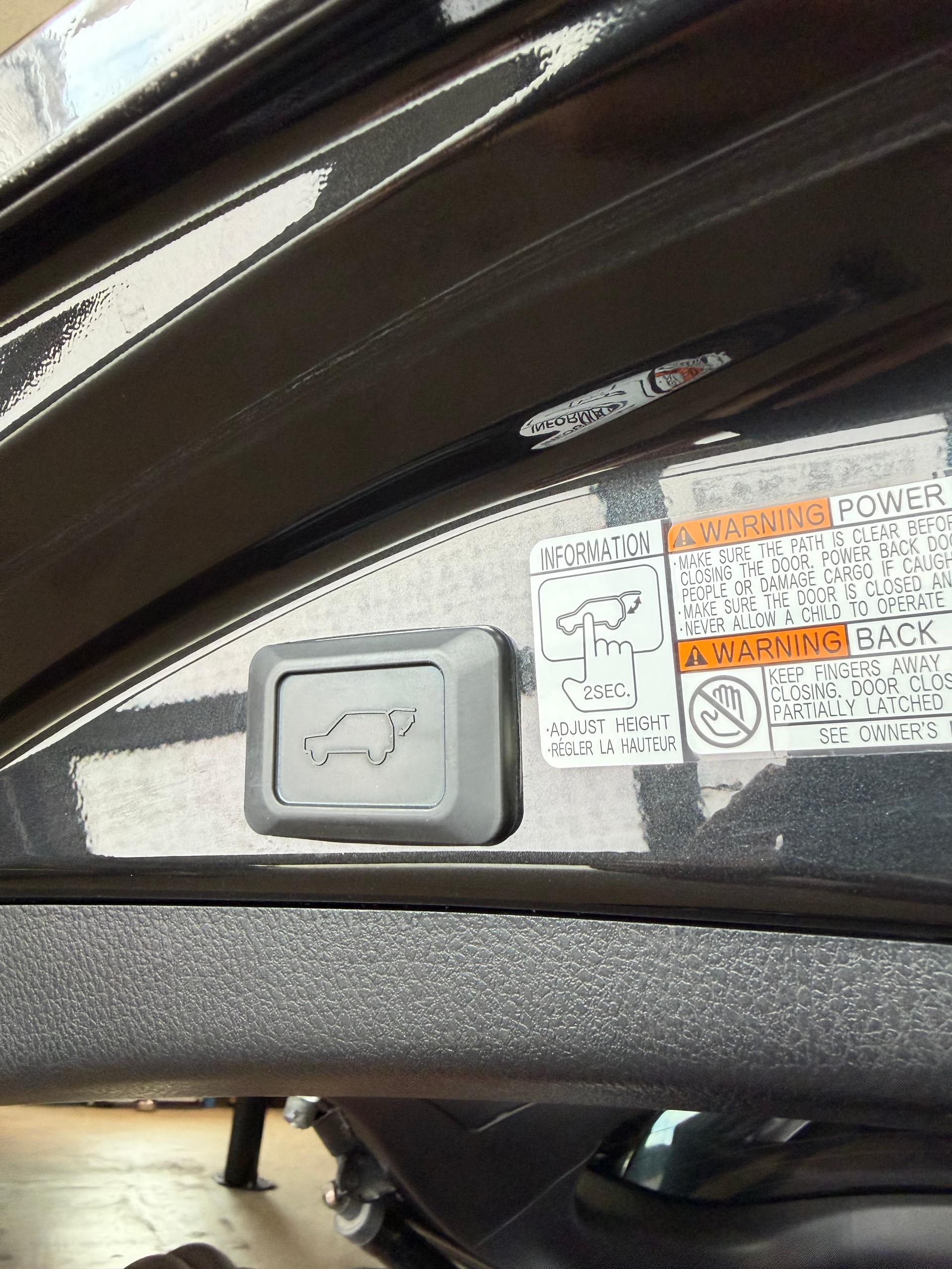 TOYOTA RAV-4 2.5 HSD Premium e-CVT-image-18