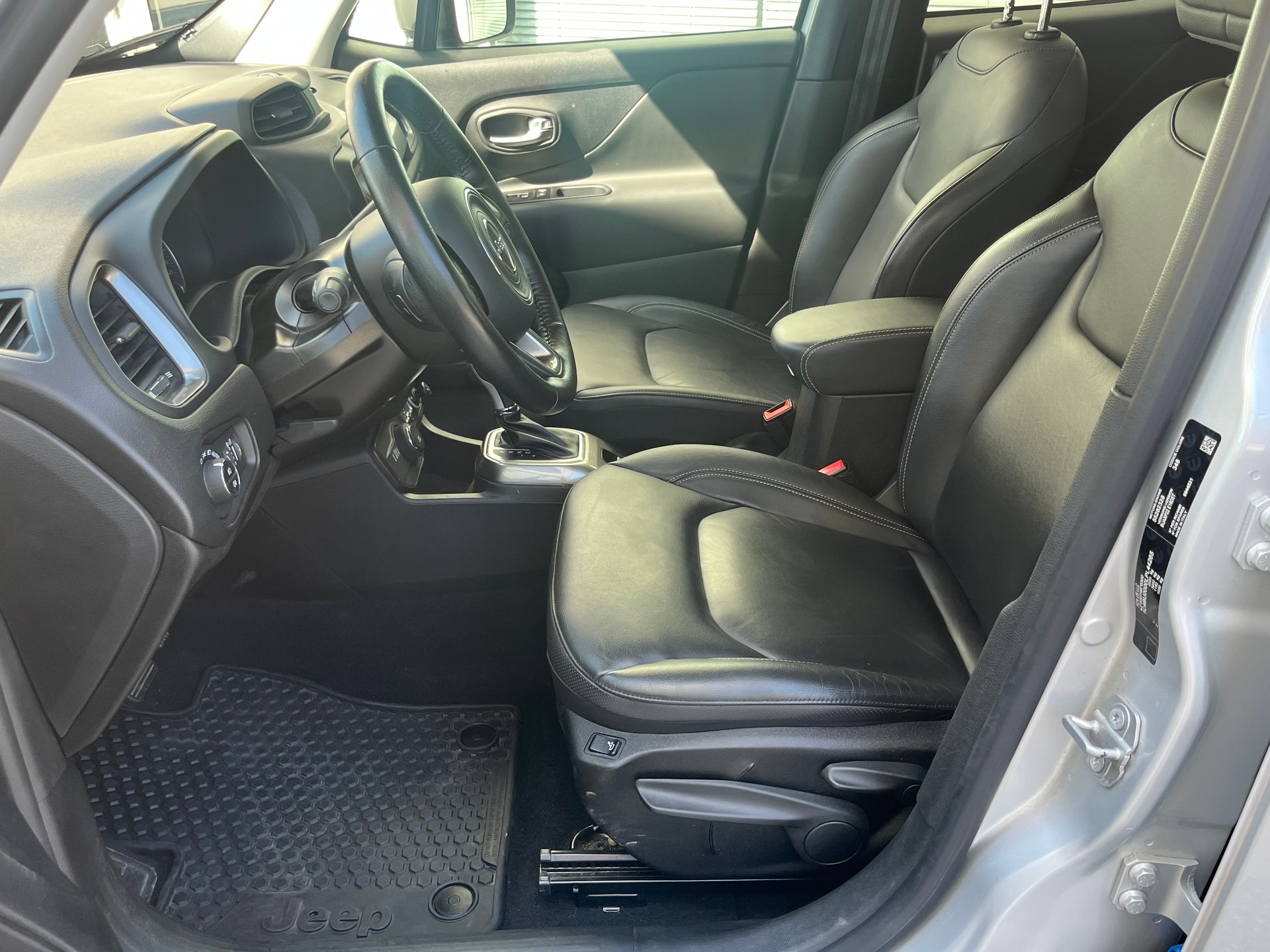 JEEP Renegade 1.3 Turbo Limited AWD-image-5
