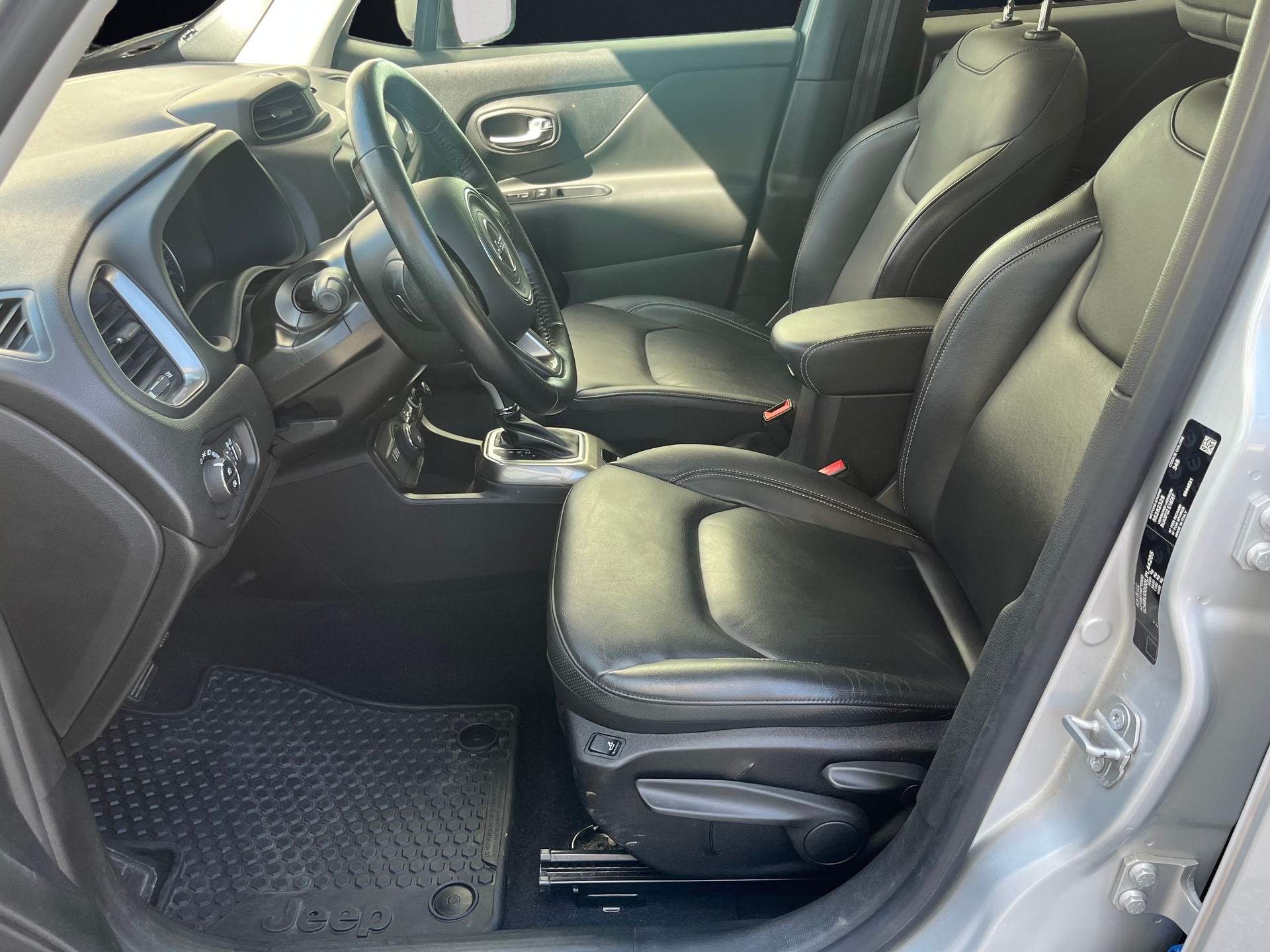 JEEP Renegade 1.3 Turbo Limited AWD-image-5