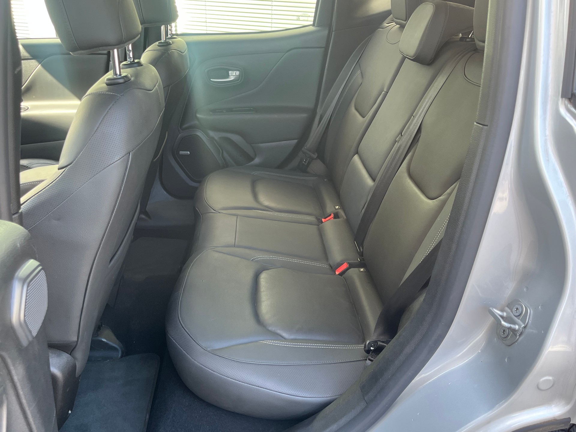 JEEP Renegade 1.3 Turbo Limited AWD-image-6