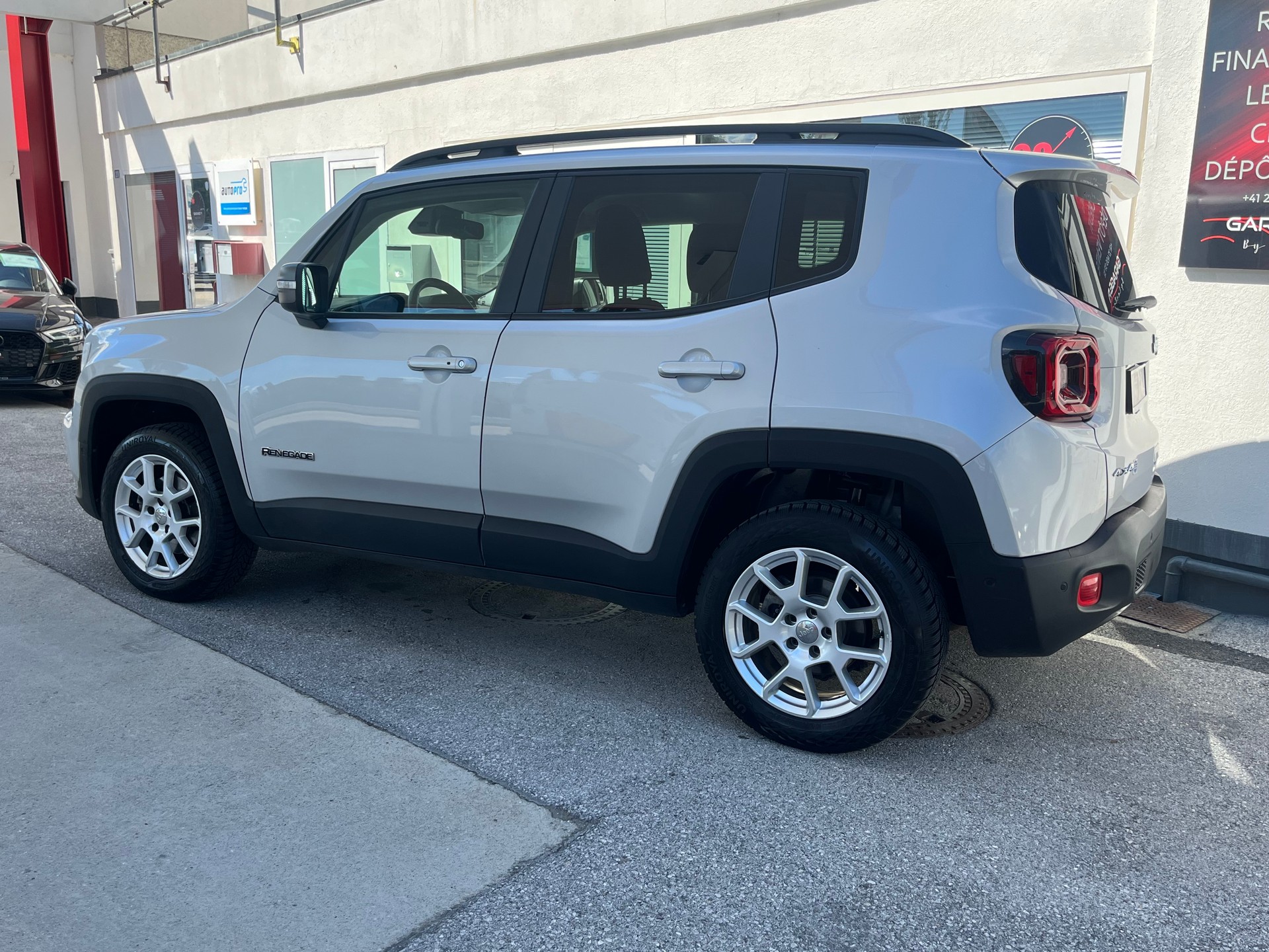 JEEP Renegade 1.3 Turbo Limited AWD-showroom-element-2