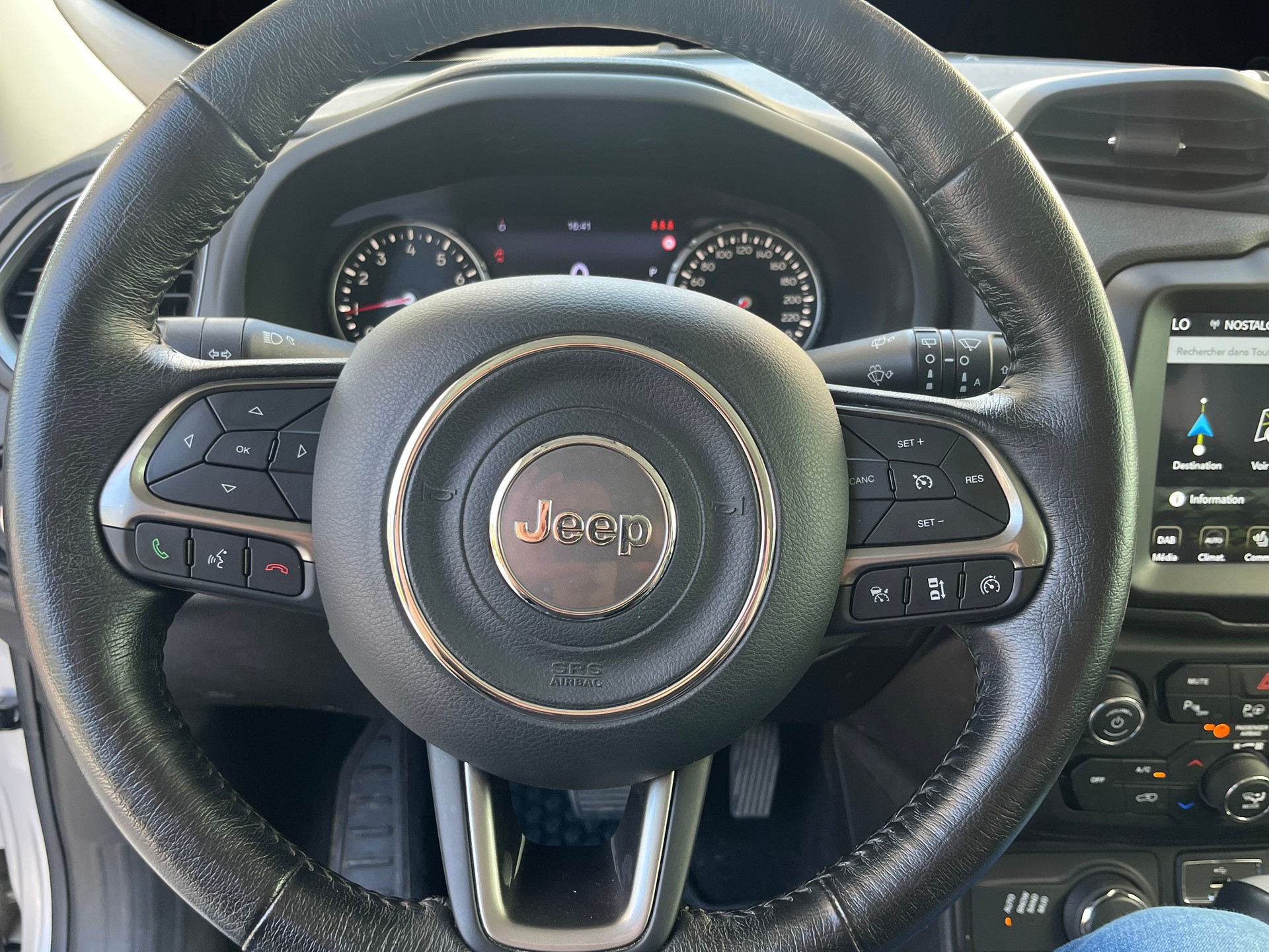 JEEP Renegade 1.3 Turbo Limited AWD-image-8