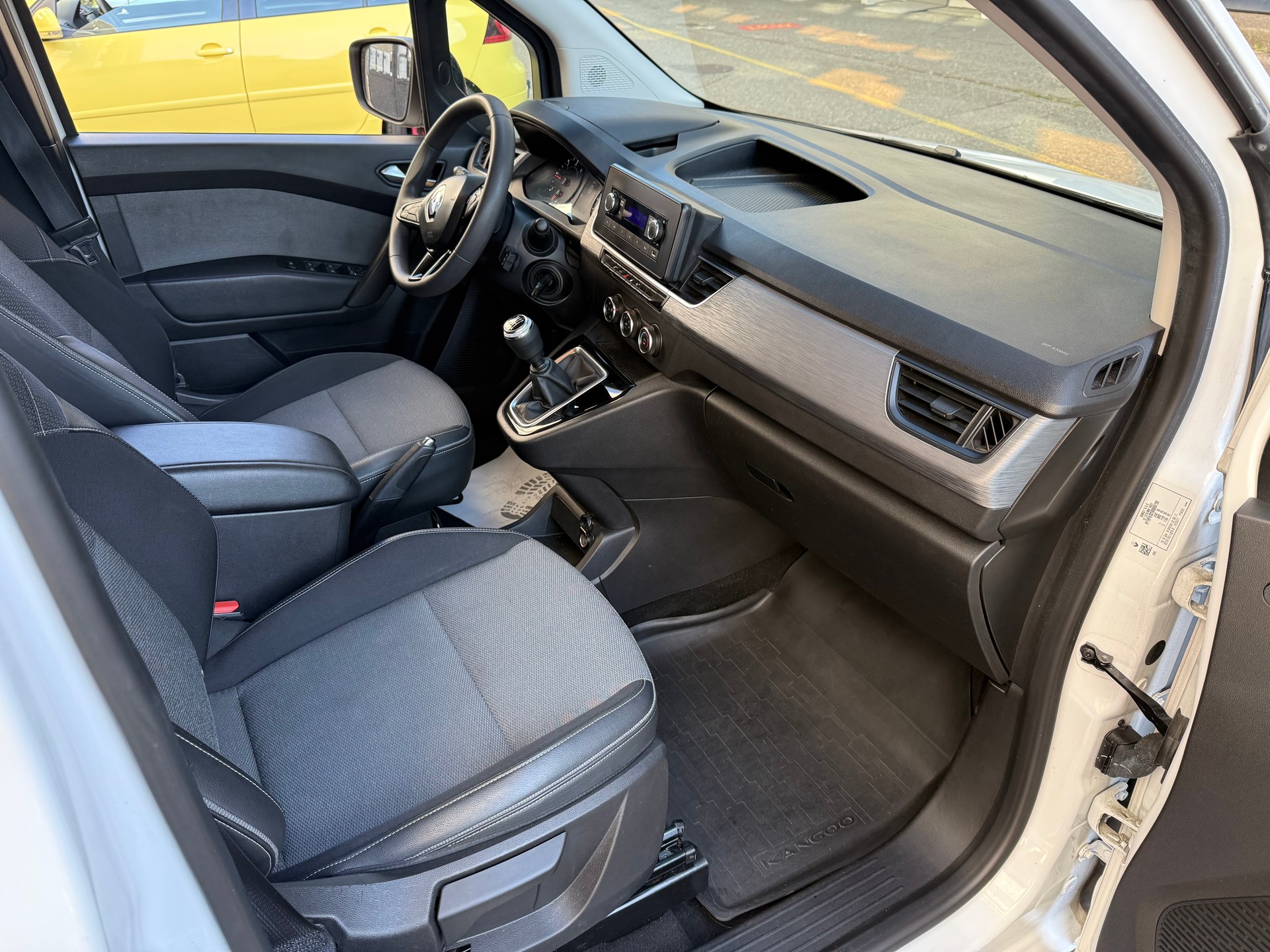 RENAULT Kangoo 1.5 dCi 95 Equilibre-image-9
