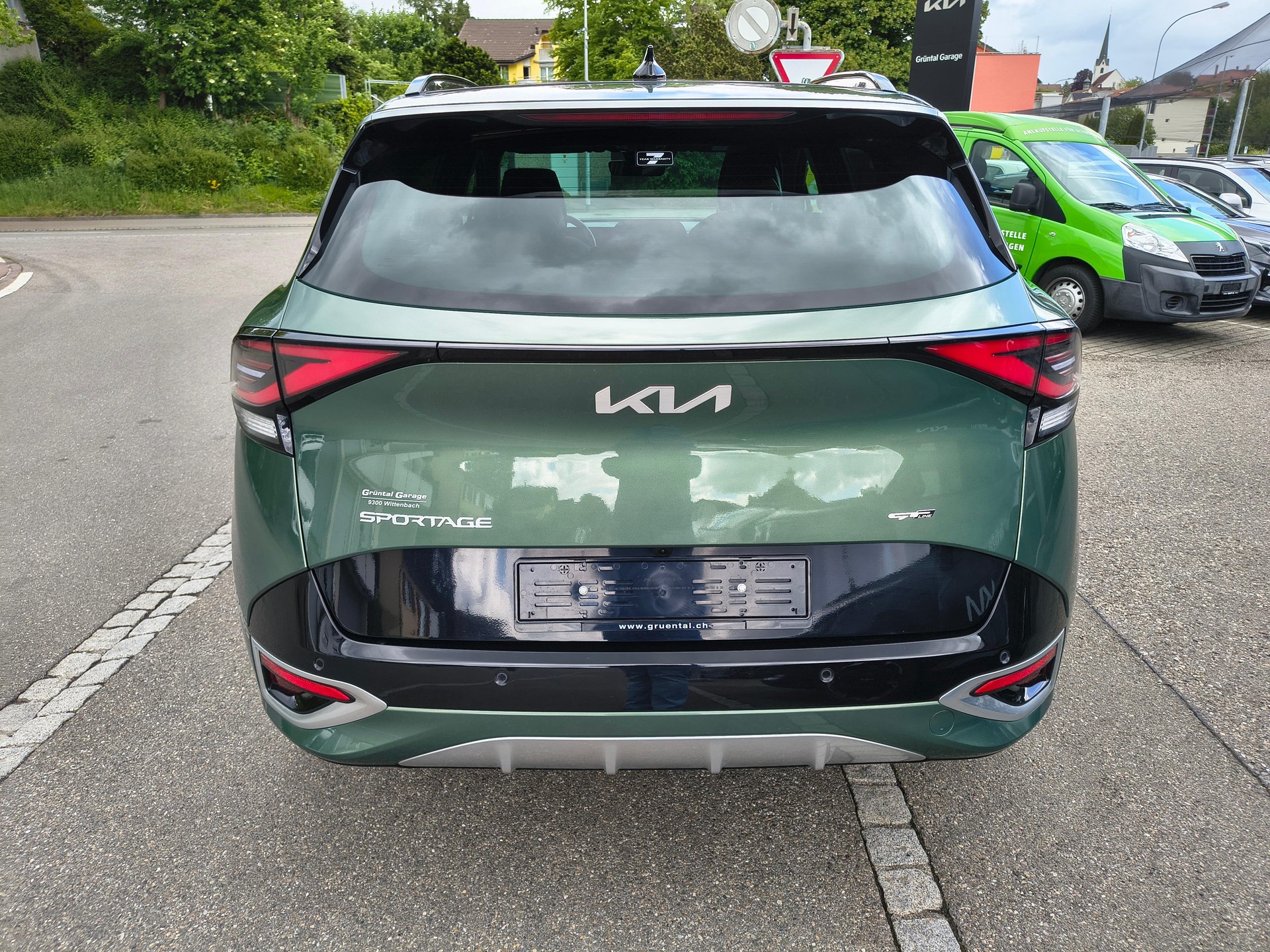 KIA Sportage 1.6 T-GDi PHEV GT-Line-image-4