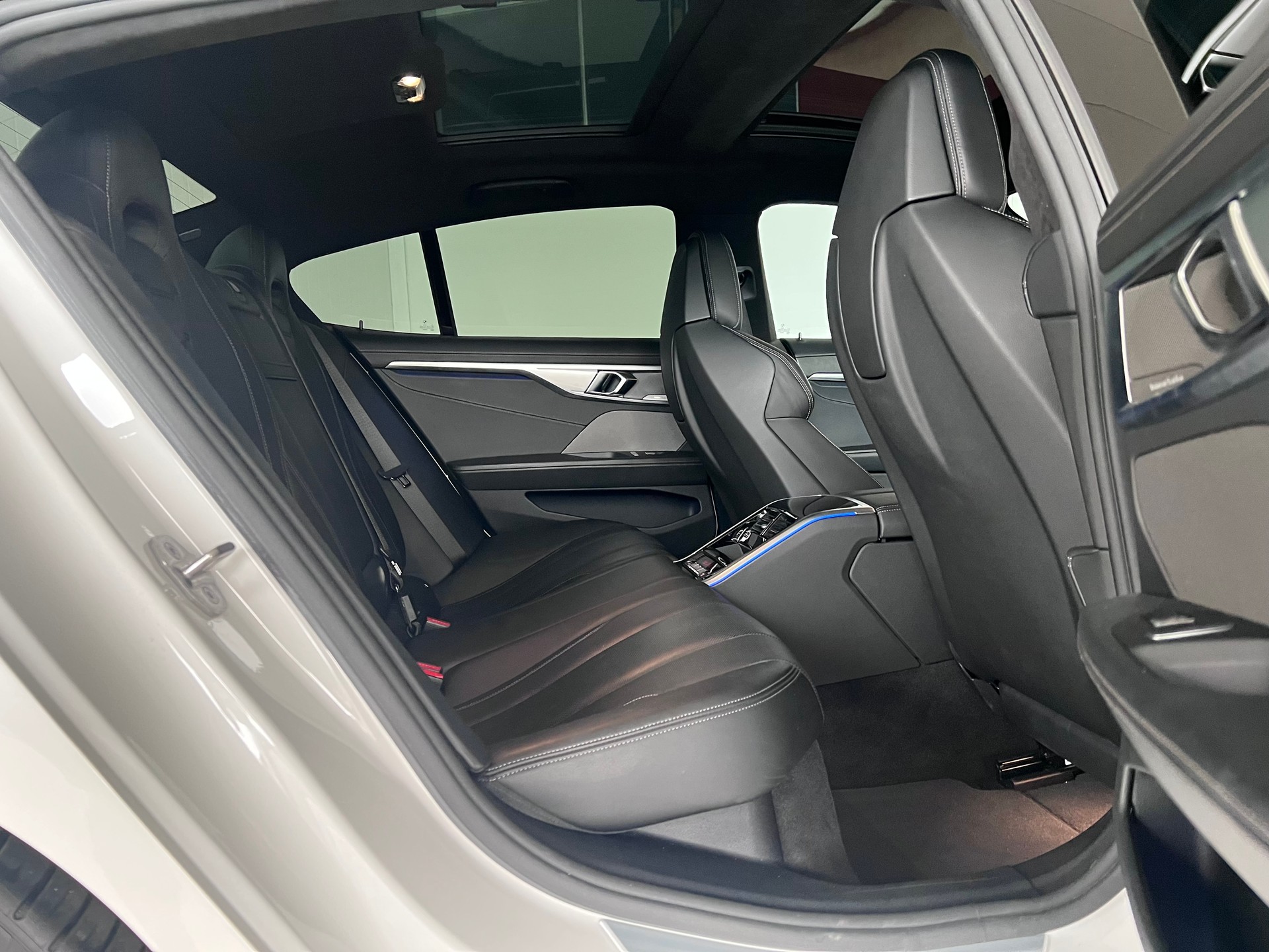 BMW M850i xDrive Steptronic-image-19