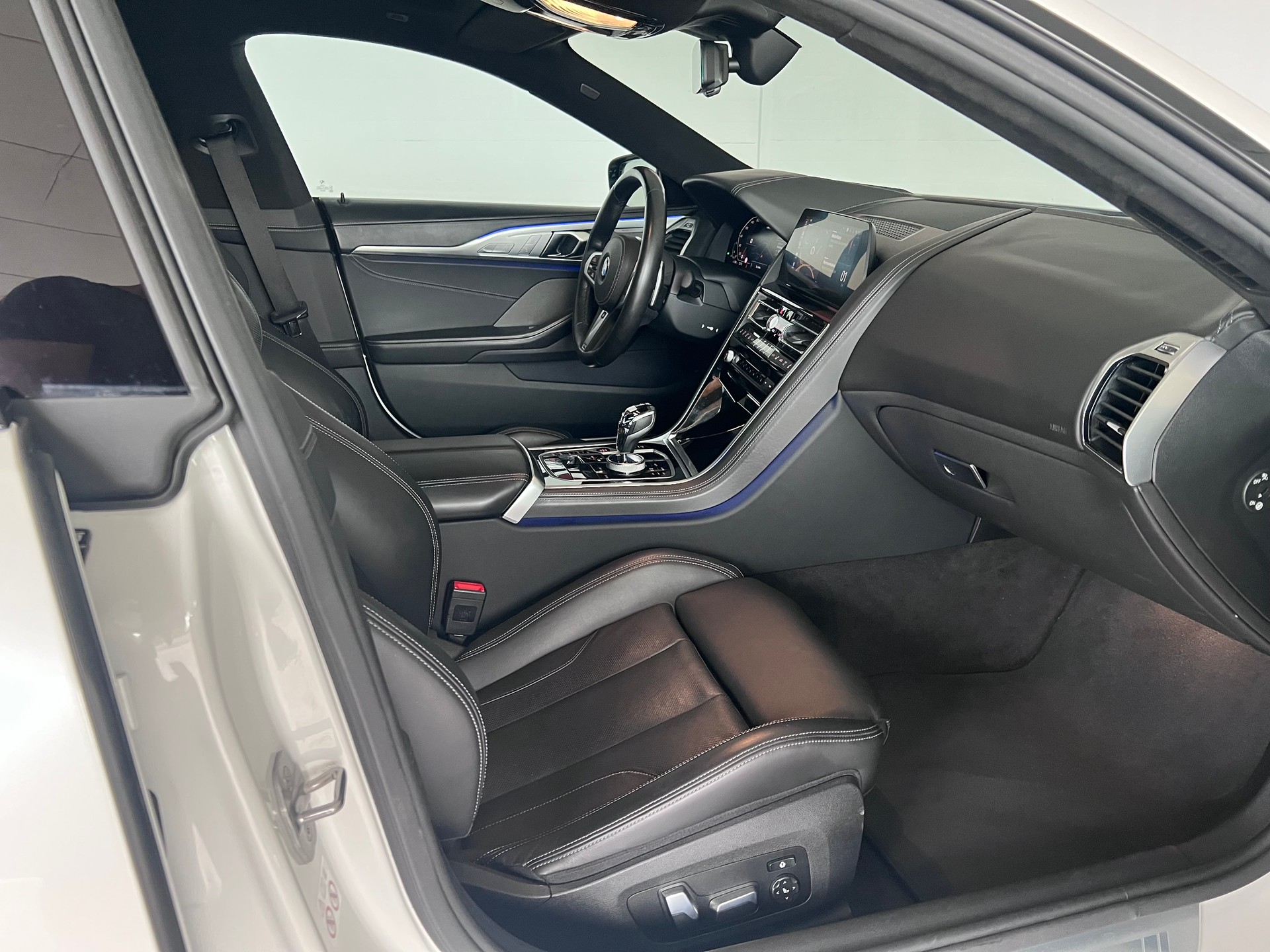 BMW M850i xDrive Steptronic-image-17