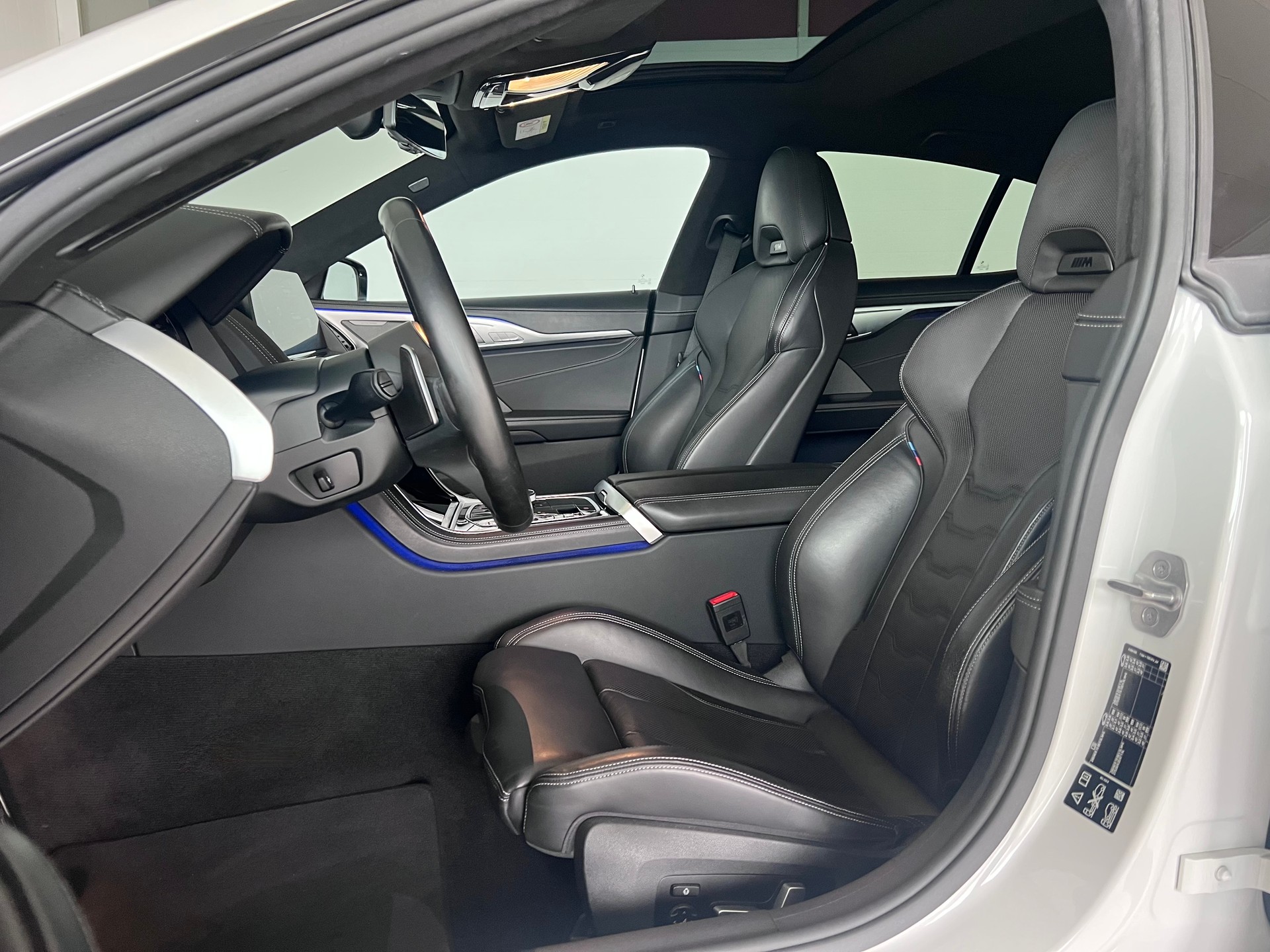 BMW M850i xDrive Steptronic-image-13