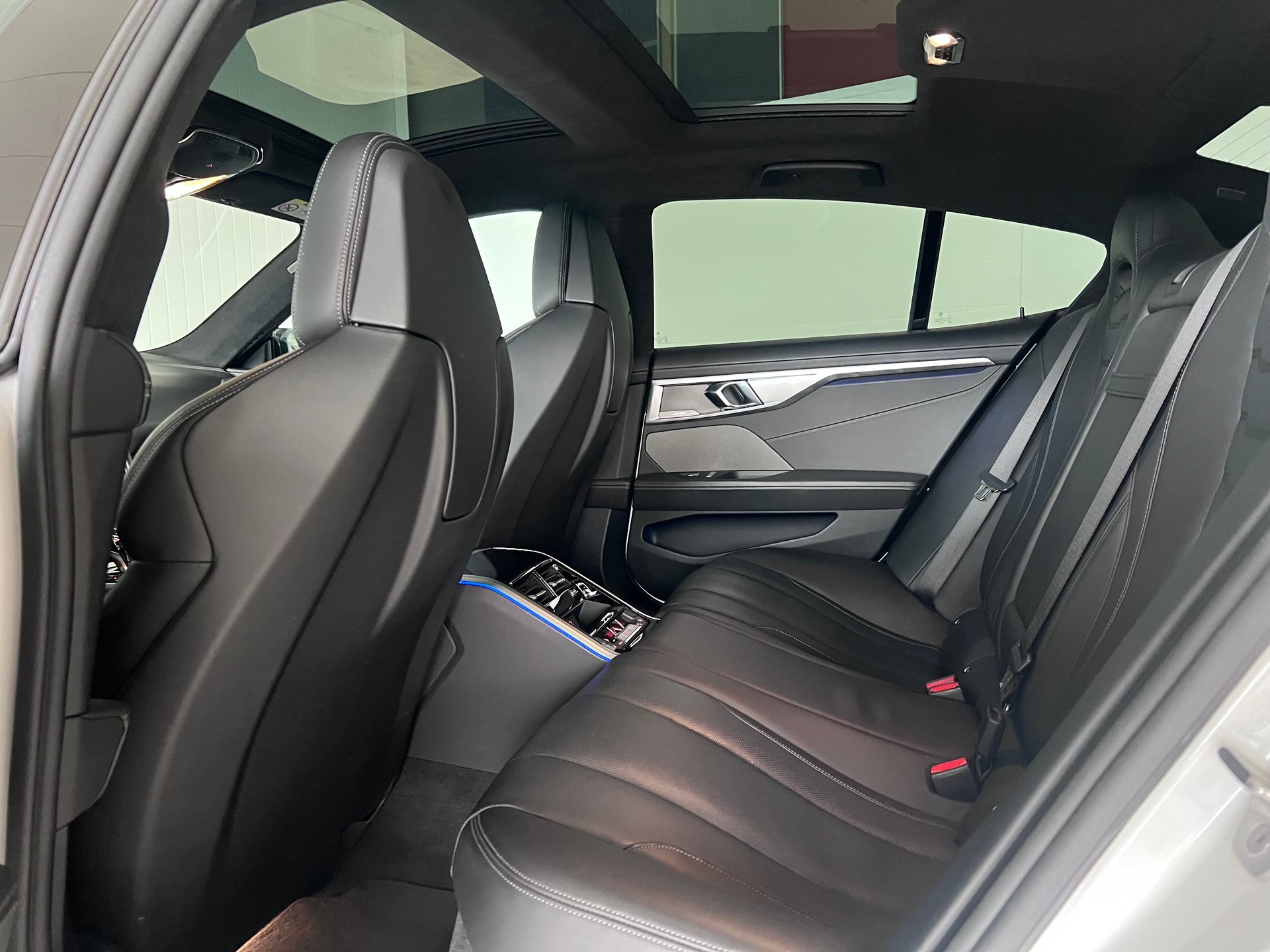 BMW M850i xDrive Steptronic-image-15