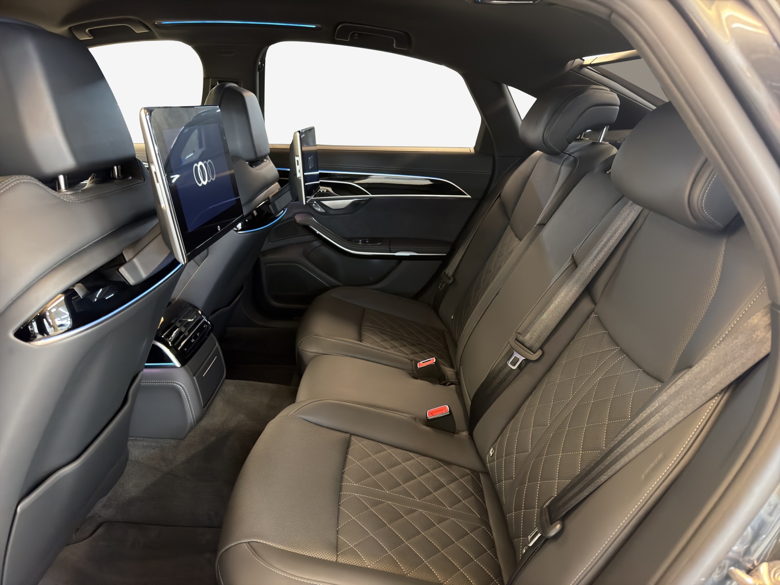AUDI A8 50 TDI quattro tiptronic-image-11