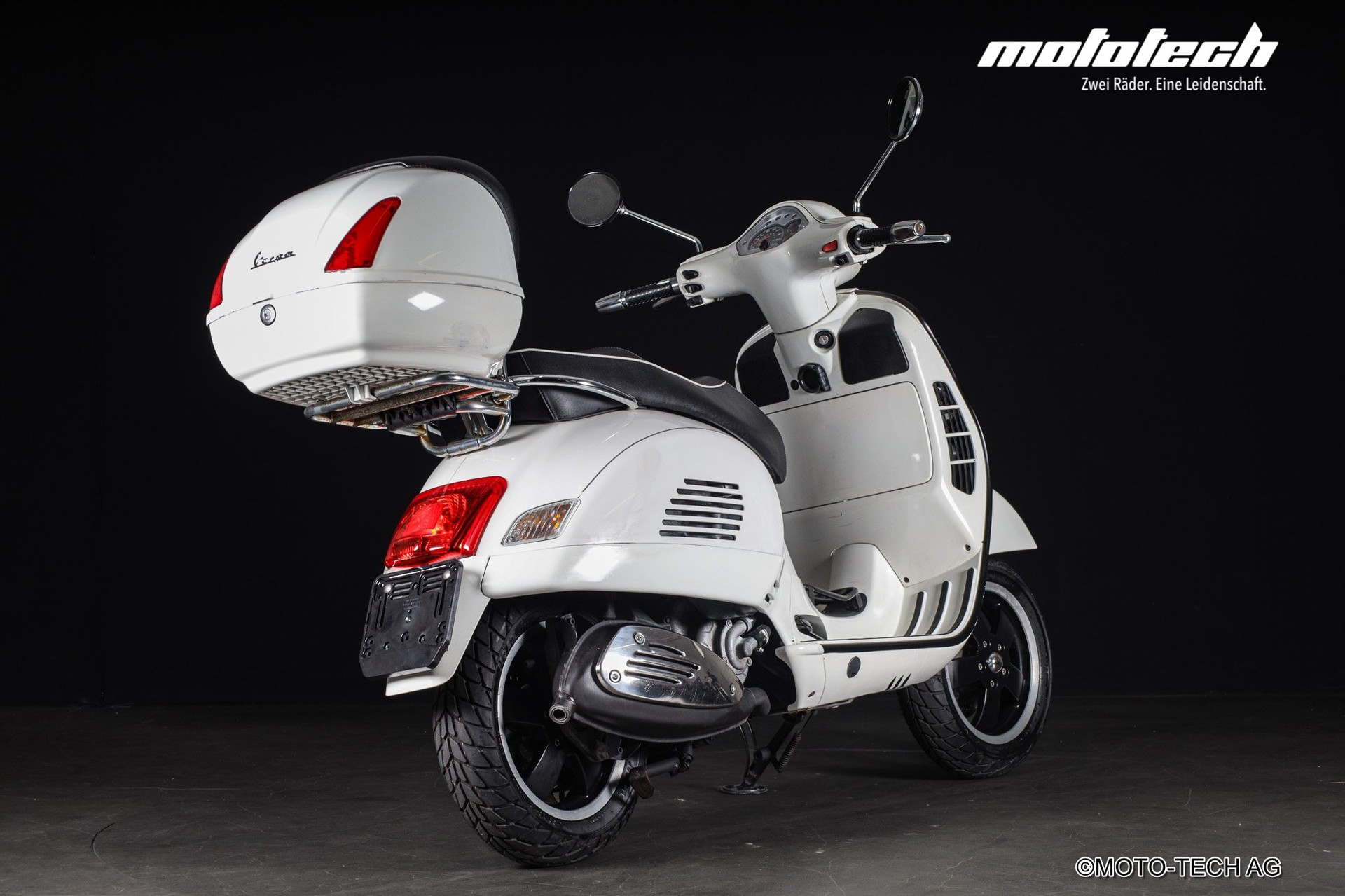 PIAGGIO Vespa GTS Super 300 i.e-showroom-element-2