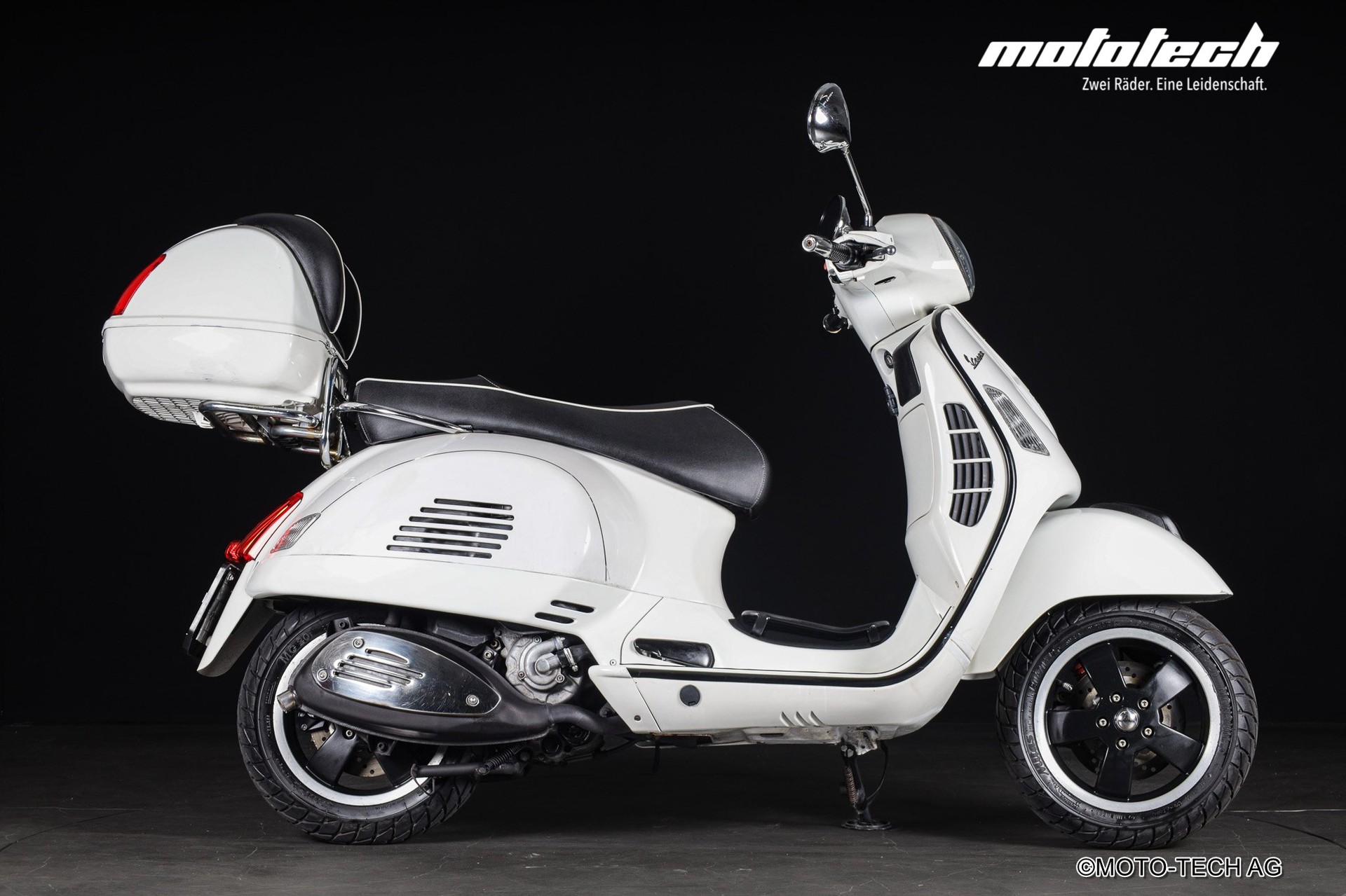 PIAGGIO Vespa GTS Super 300 i.e-showroom-element-1
