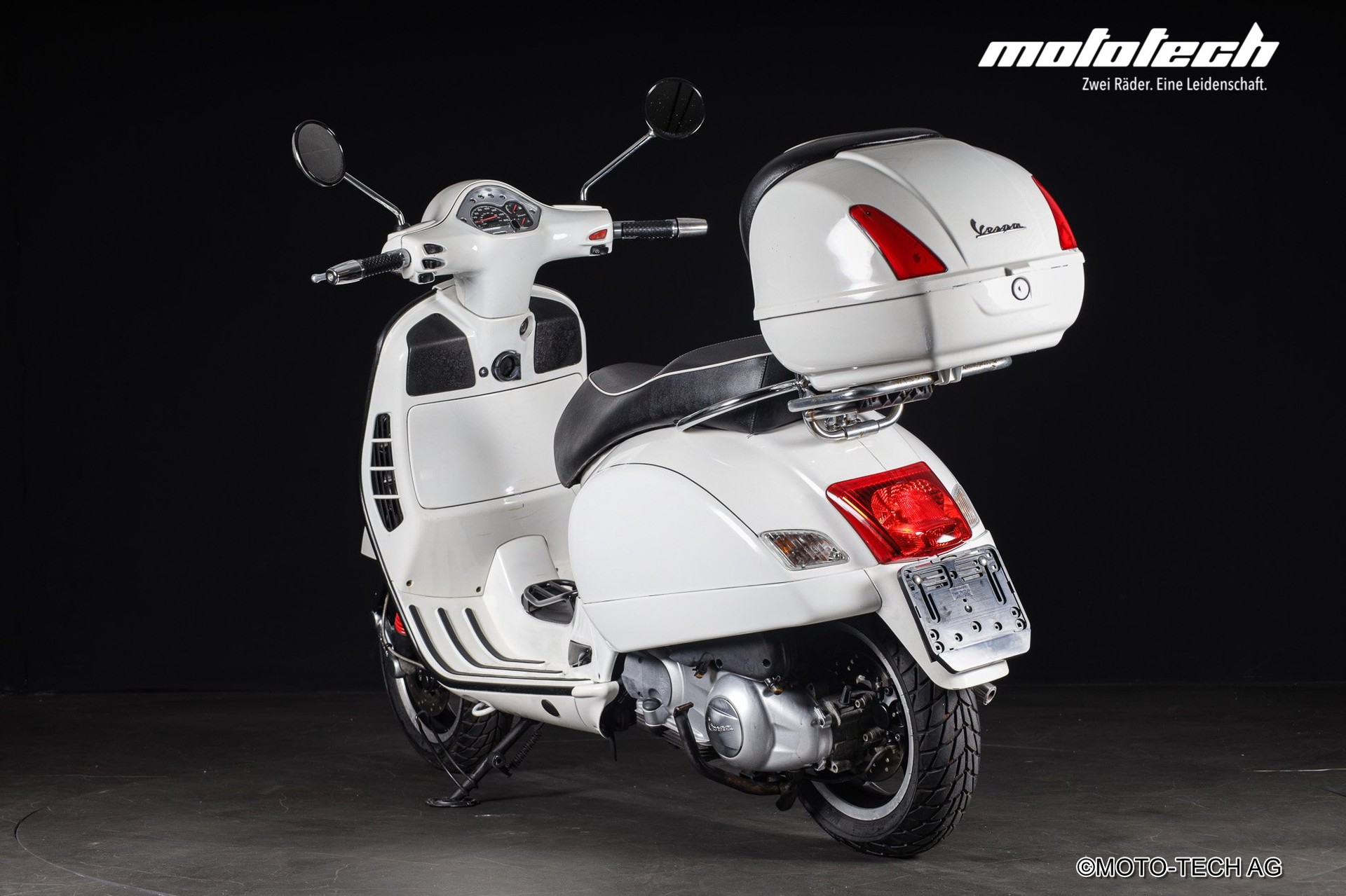 PIAGGIO Vespa GTS Super 300 i.e-showroom-element-3
