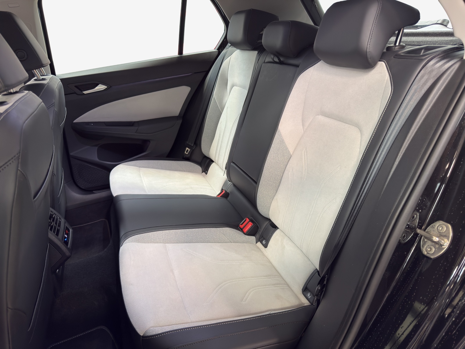 VW Golf 1.5 e TSI mHEV Style DSG-image-11
