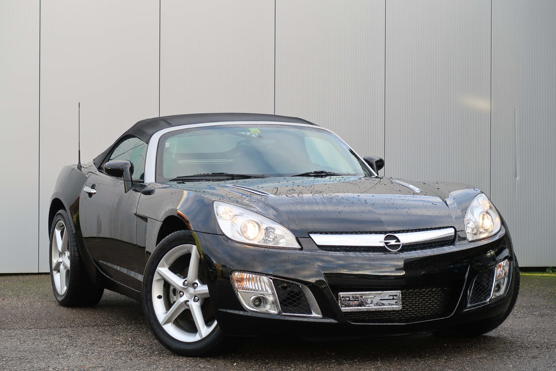 OPEL GT 2.0 Turbo-image-1