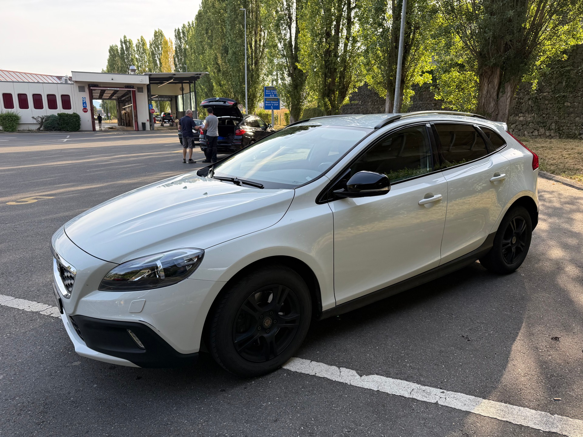 VOLVO V40 Cross Country T4 2.0 AWD Summum Geartronic-image-0