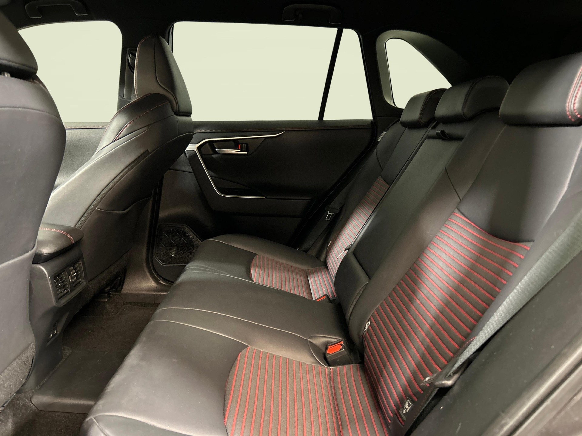 TOYOTA RAV4 2.5 Plug-In-Hybrid Premium-image-4