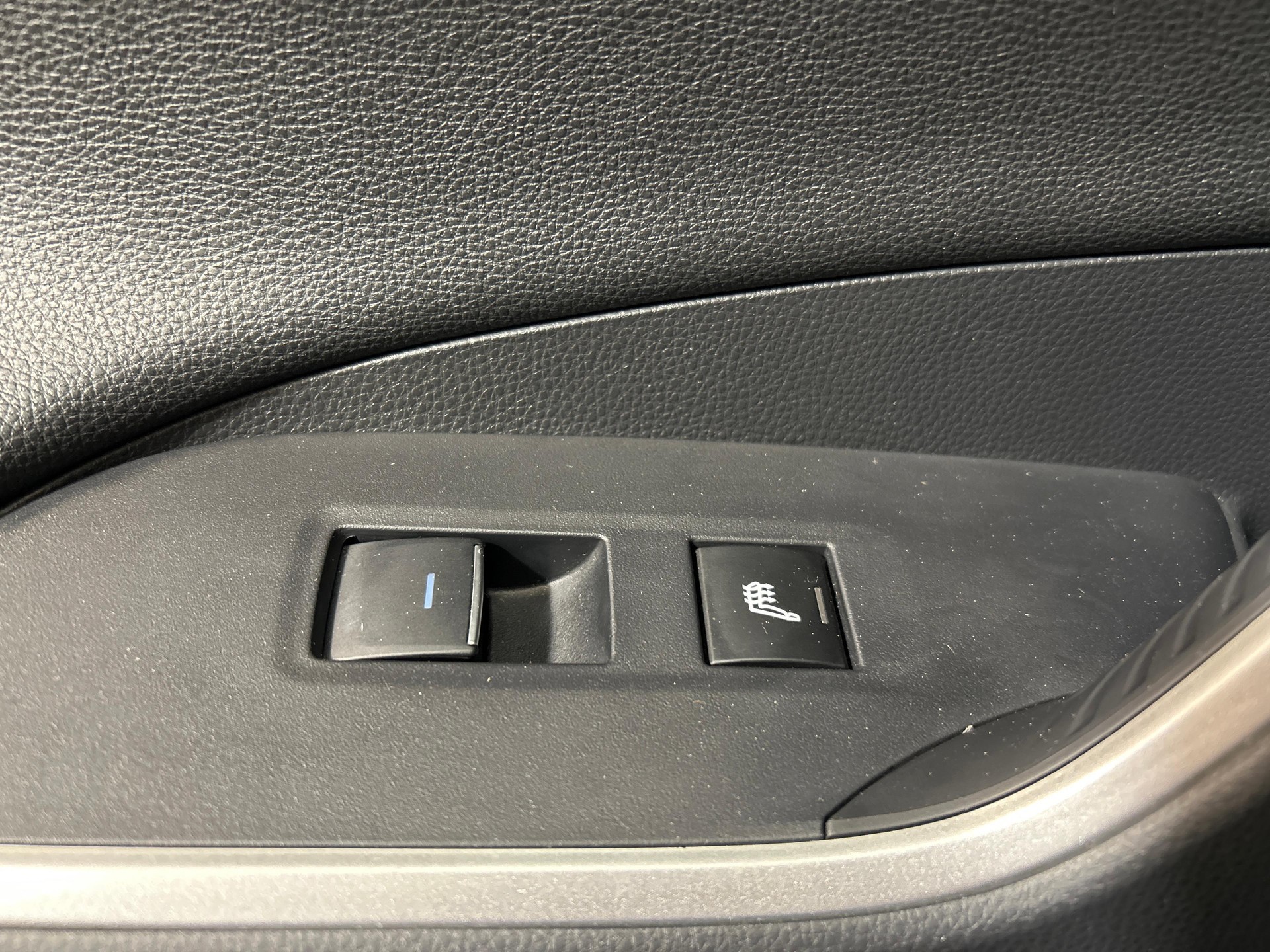 TOYOTA RAV4 2.5 Plug-In-Hybrid Premium-image-15