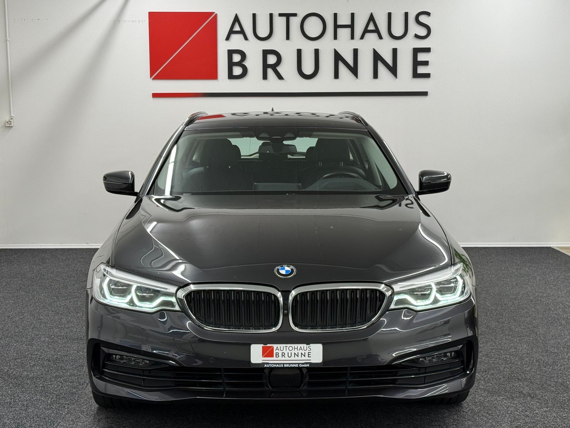 BMW 520d xDrive Touring Sport Line Steptronic-image-1