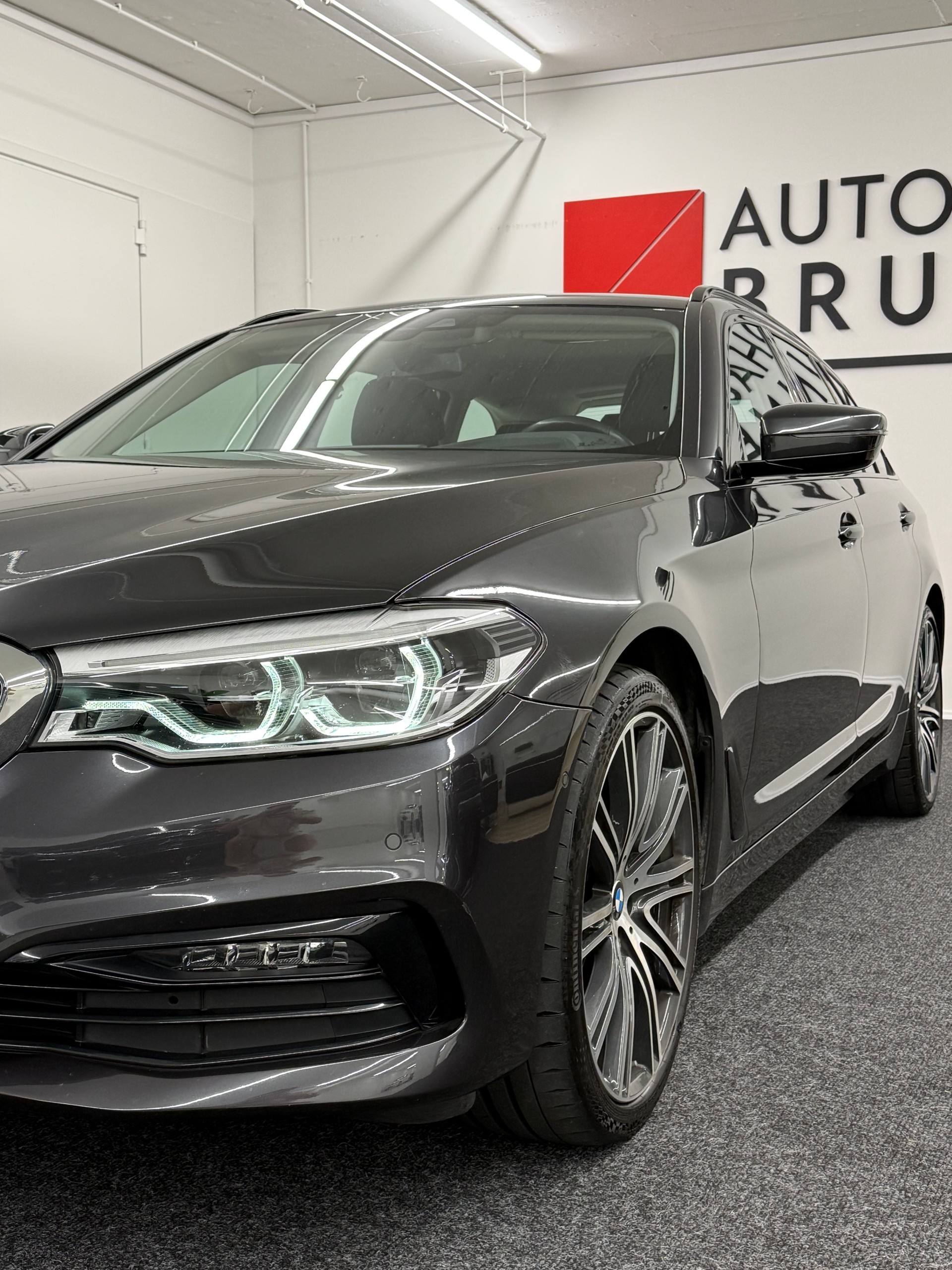 BMW 520d xDrive Touring Sport Line Steptronic-image-9