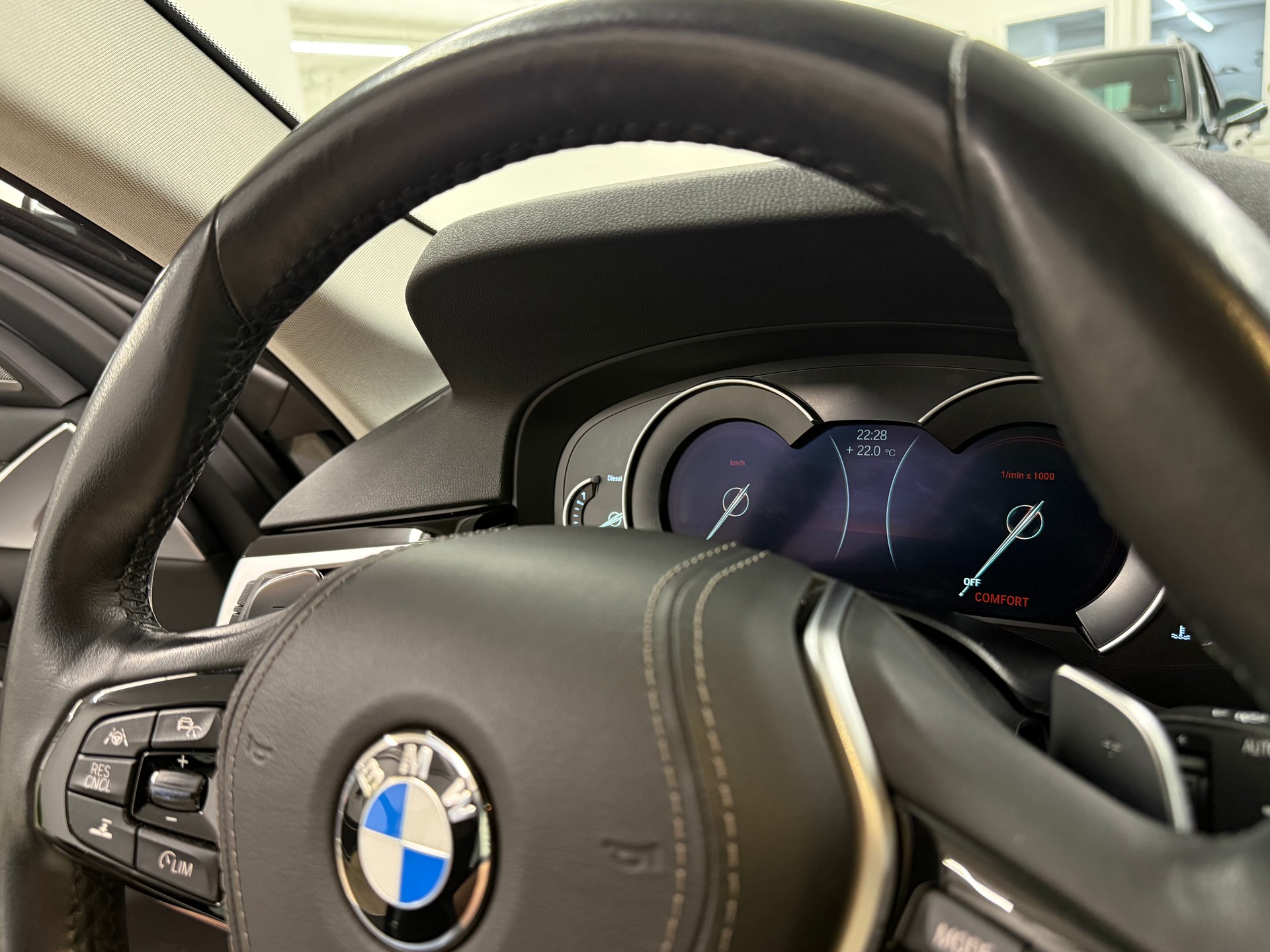 BMW 520d xDrive Touring Sport Line Steptronic-image-18