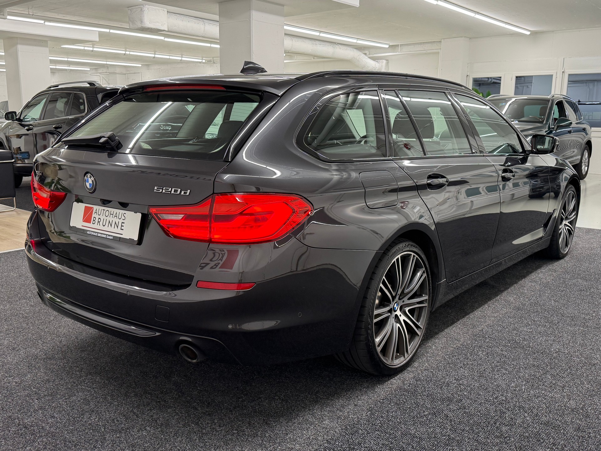 BMW 520d xDrive Touring Sport Line Steptronic-image-3