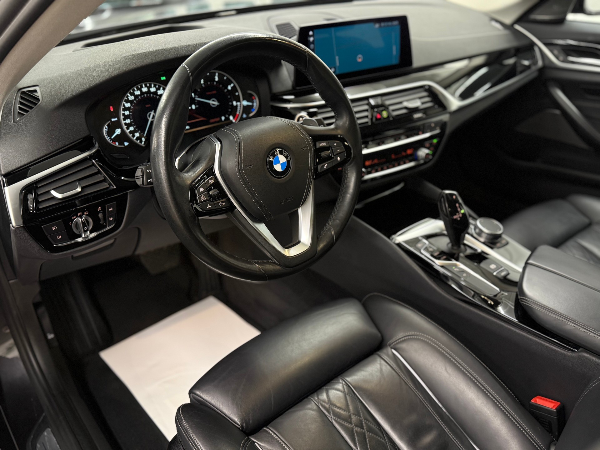 BMW 520d xDrive Touring Sport Line Steptronic-image-14