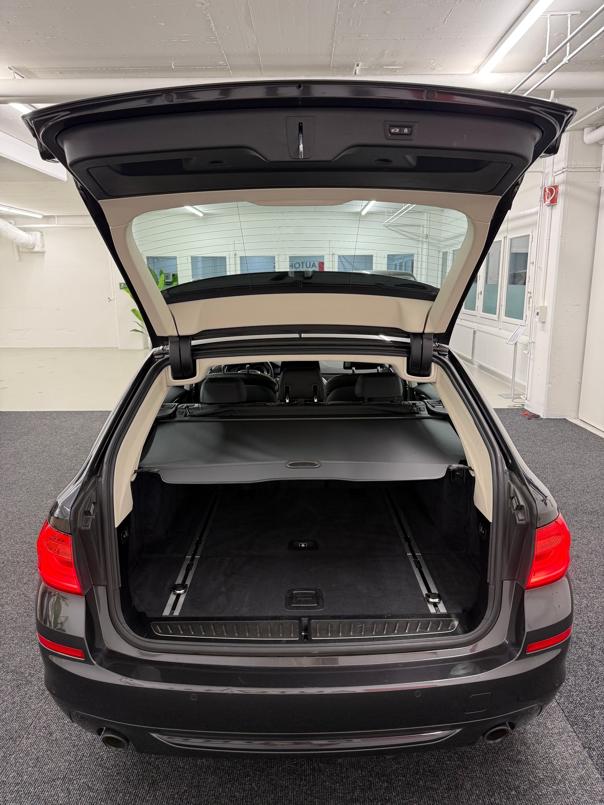 BMW 520d xDrive Touring Sport Line Steptronic-image-6