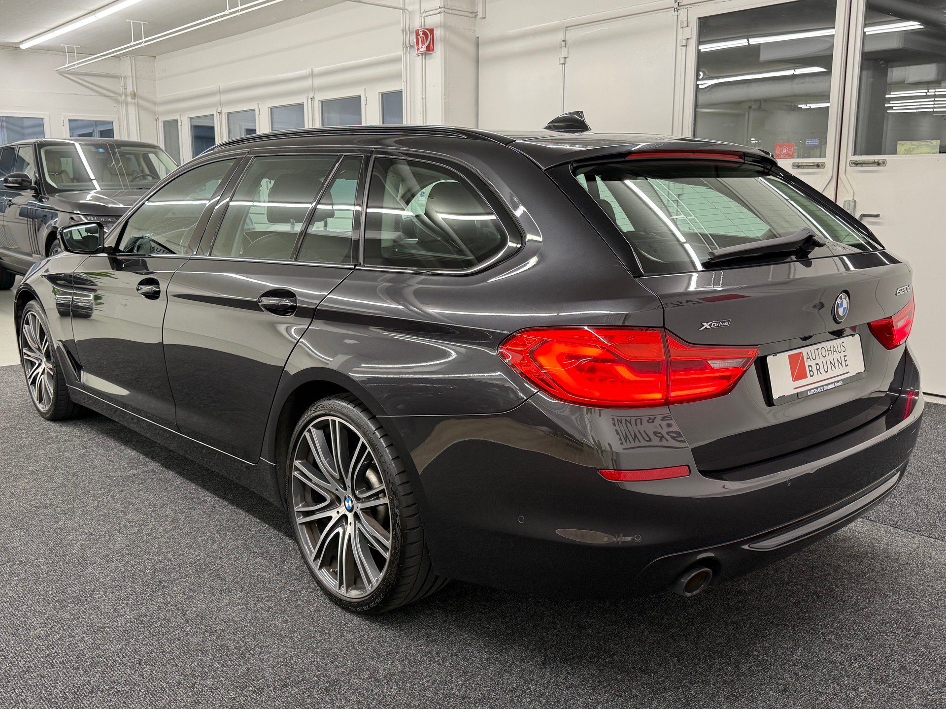 BMW 520d xDrive Touring Sport Line Steptronic-image-7