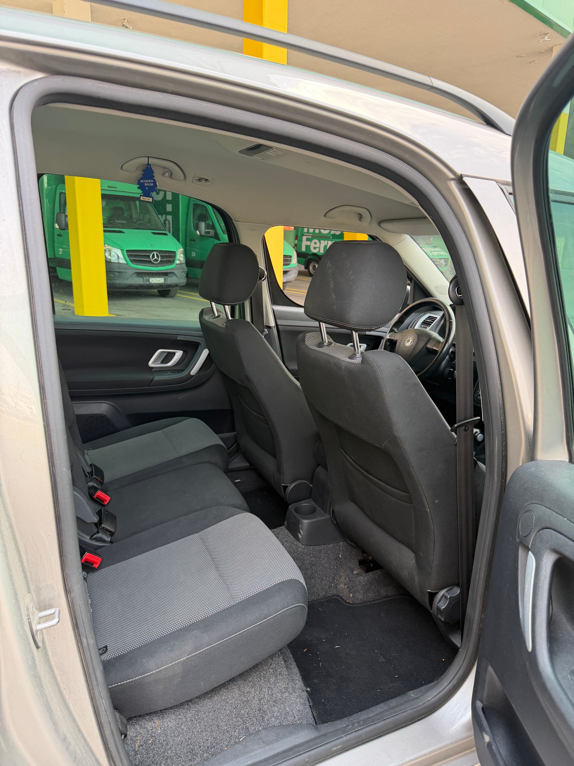 SKODA Roomster 1.6 Scout Automatic-image-12