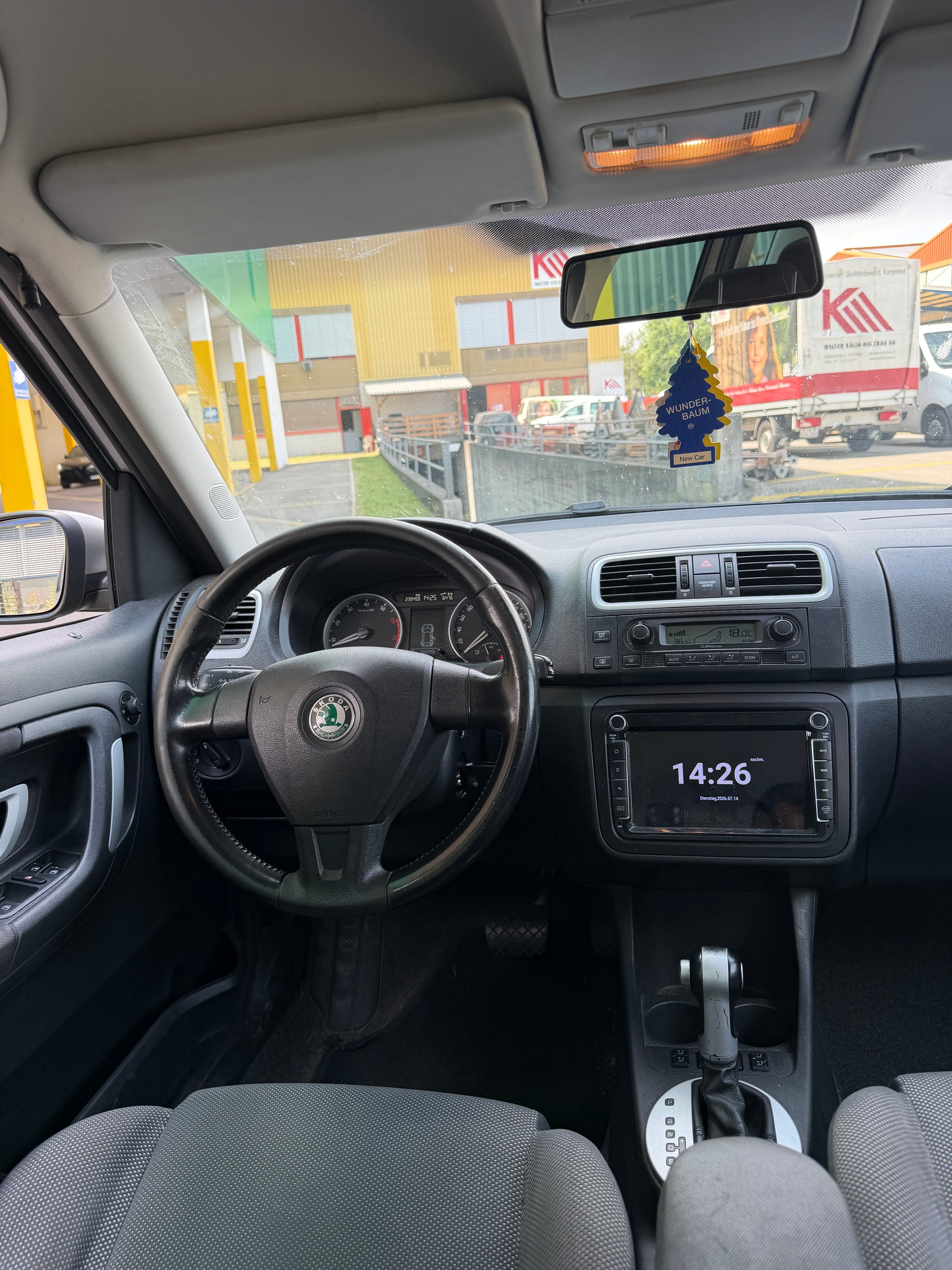 SKODA Roomster 1.6 Scout Automatic-image-8