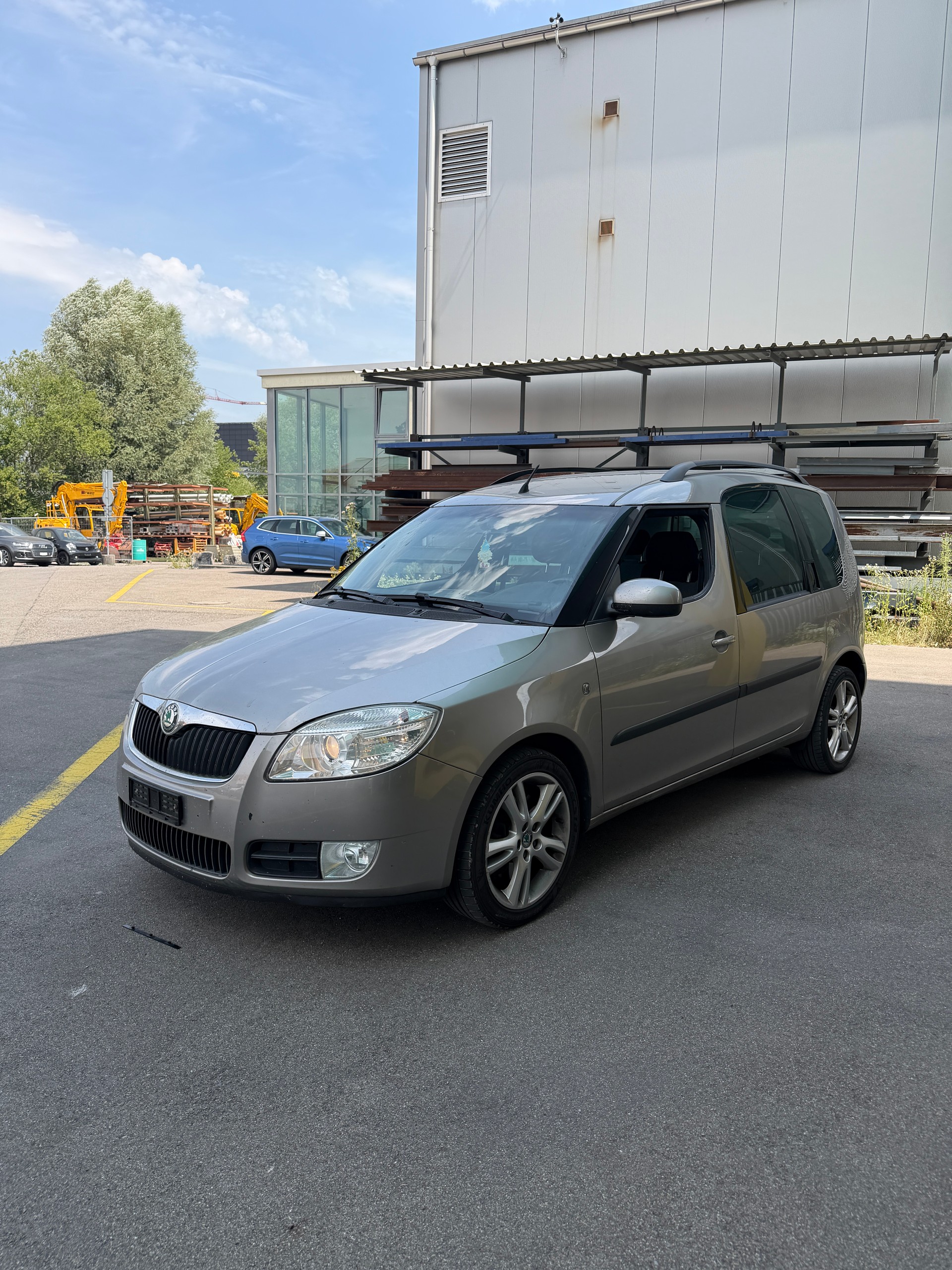 SKODA Roomster 1.6 Scout Automatic-image-2