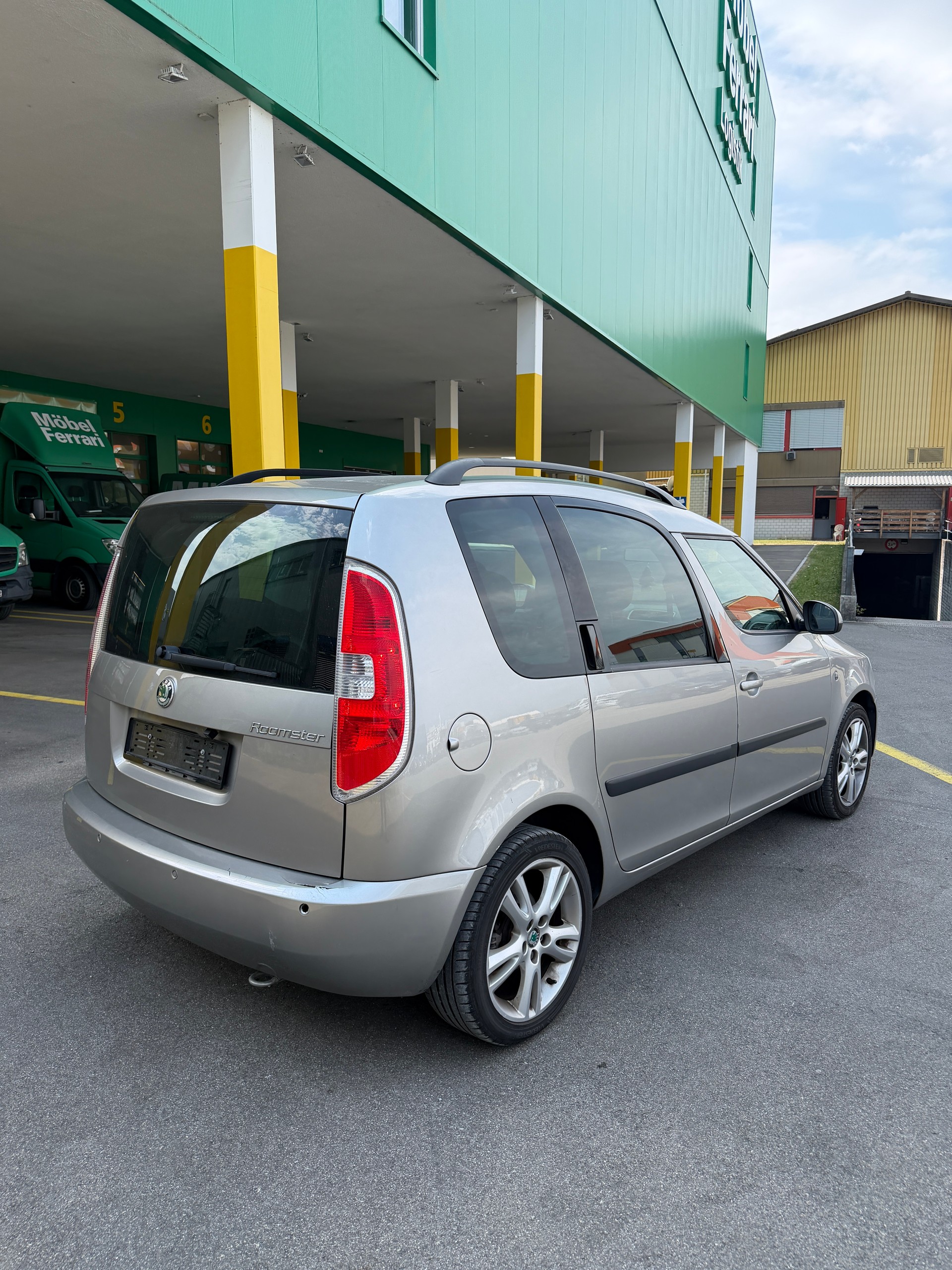 SKODA Roomster 1.6 Scout Automatic-image-6