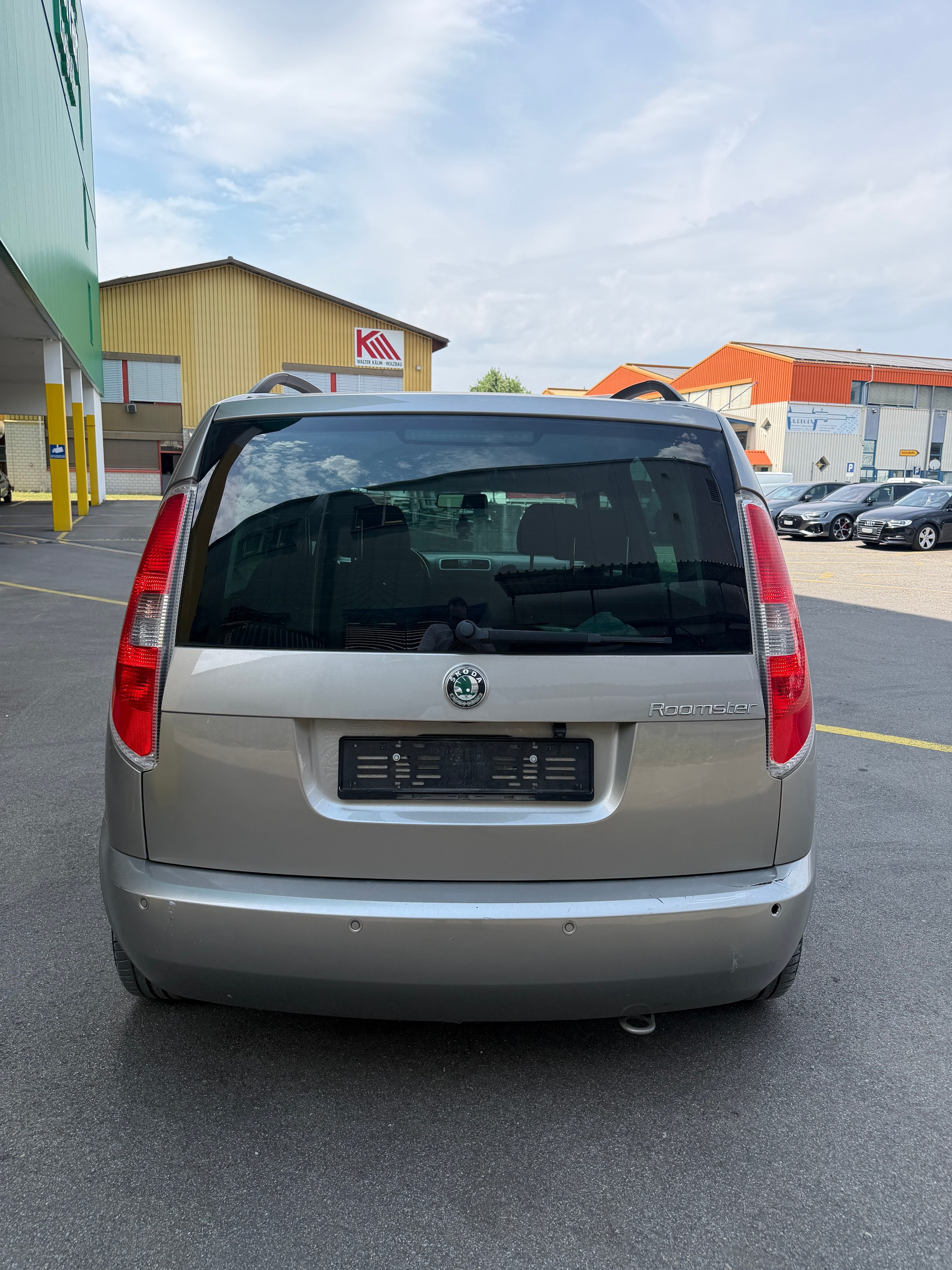 SKODA Roomster 1.6 Scout Automatic-image-5