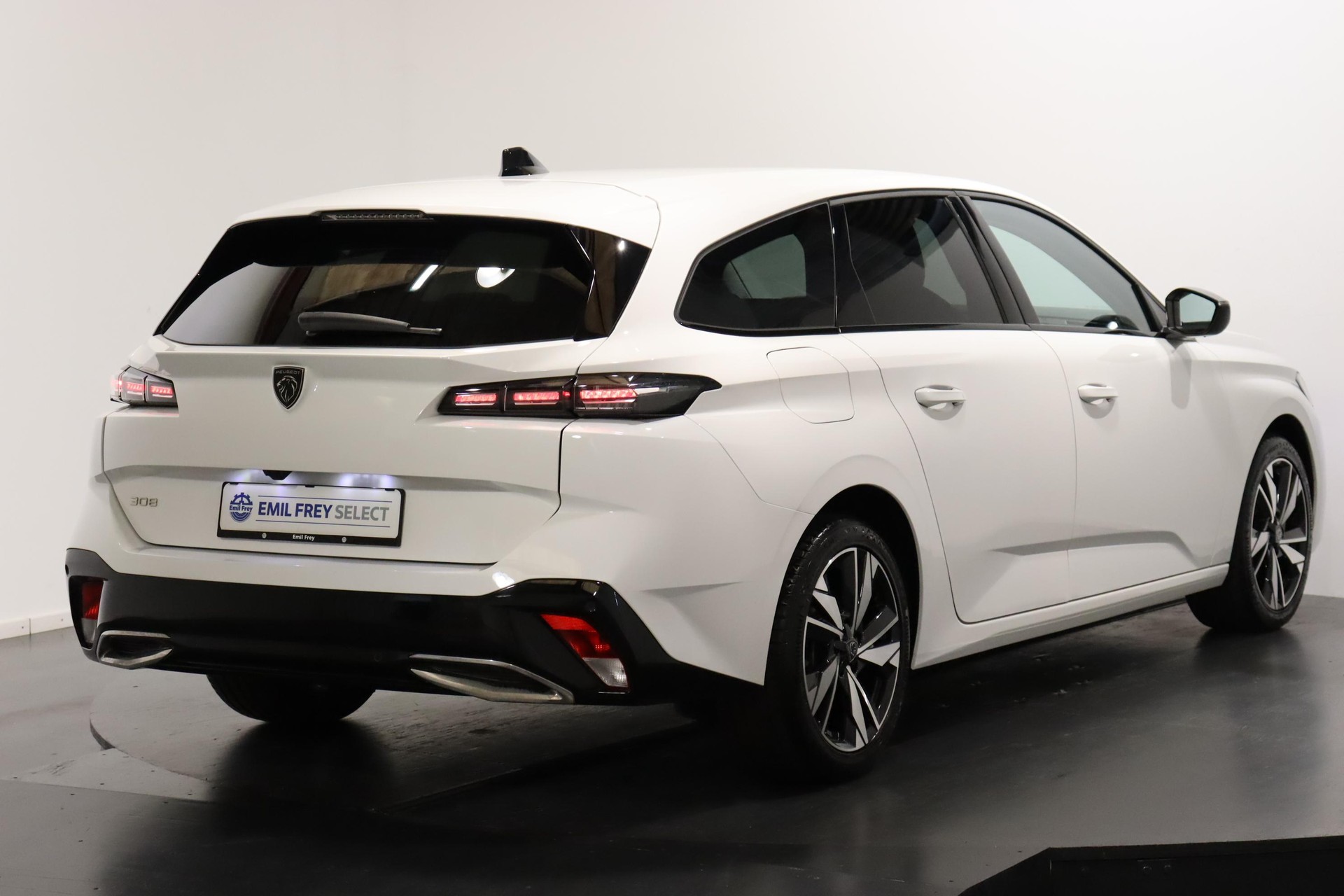 PEUGEOT 308 SW 1.2 PureTech Allure-image-1