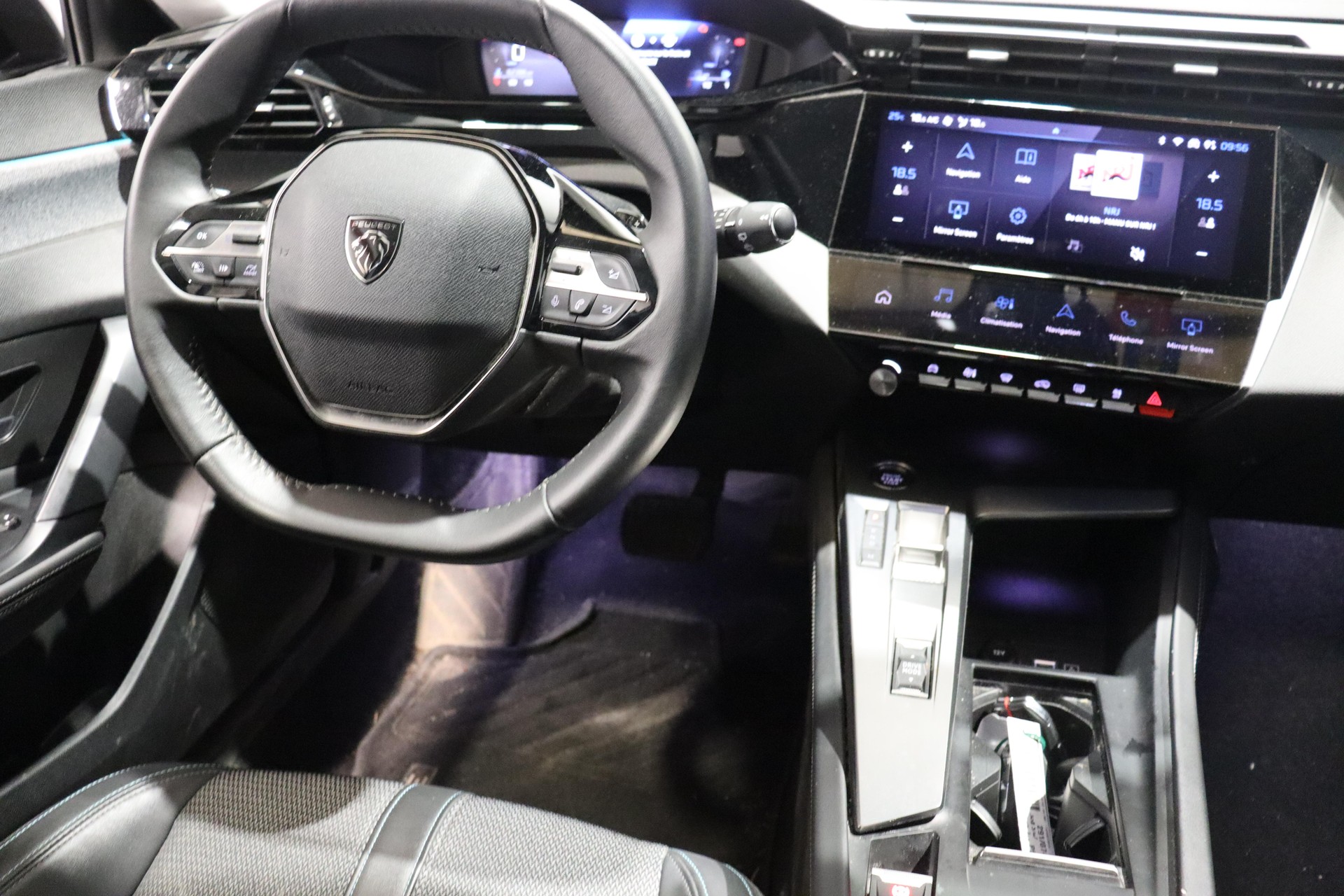 PEUGEOT 308 SW 1.2 PureTech Allure-image-6