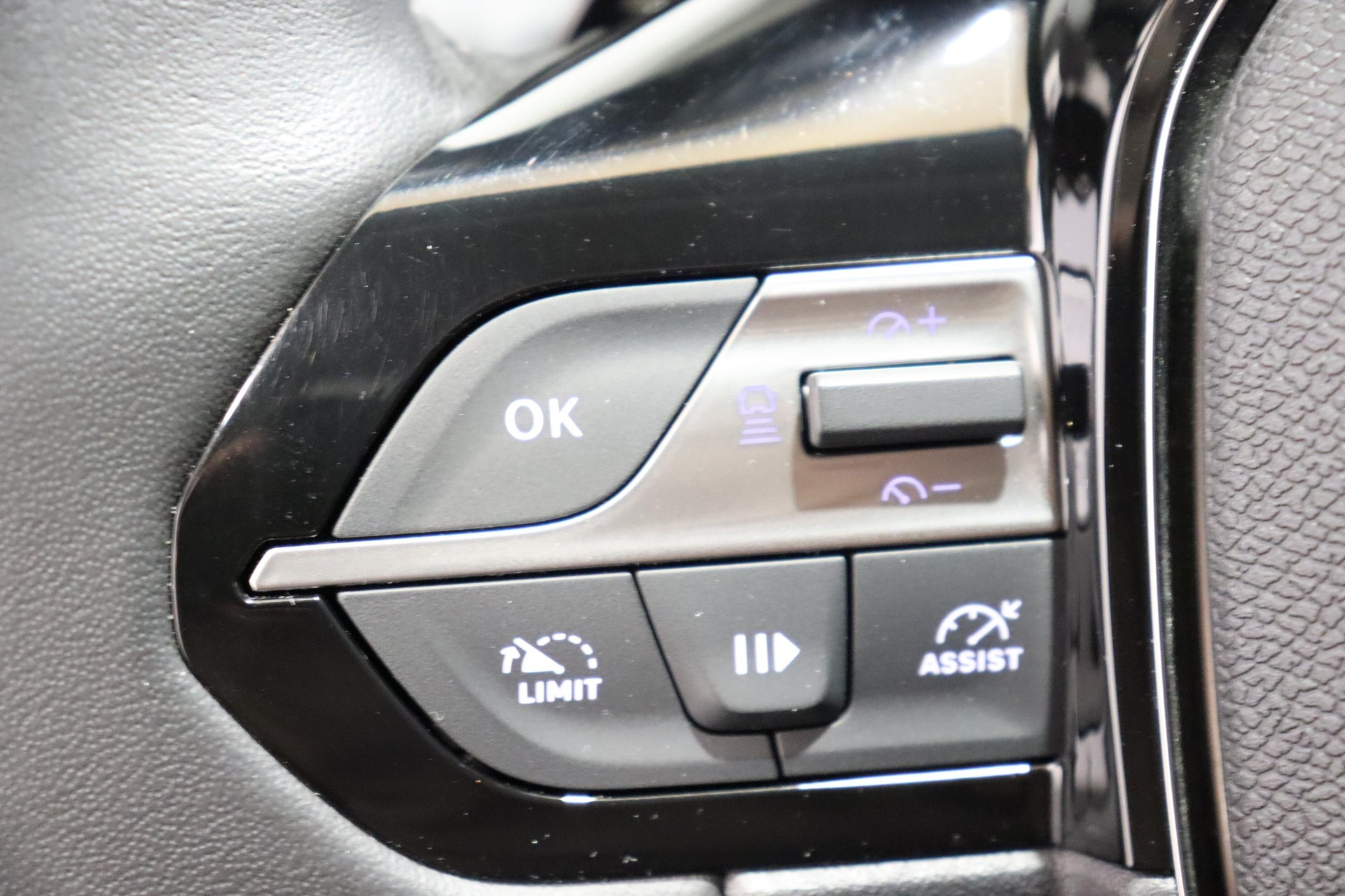 PEUGEOT 308 SW 1.2 PureTech Allure-image-14