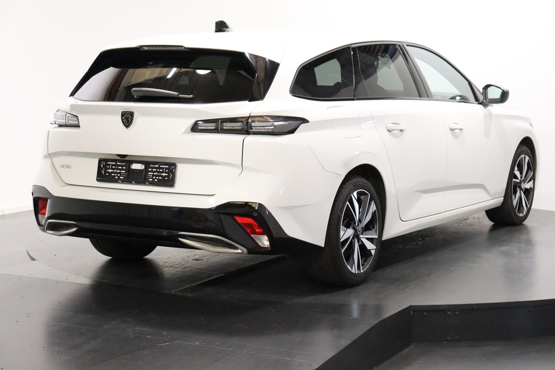 PEUGEOT 308 SW 1.2 PureTech Allure-image-4