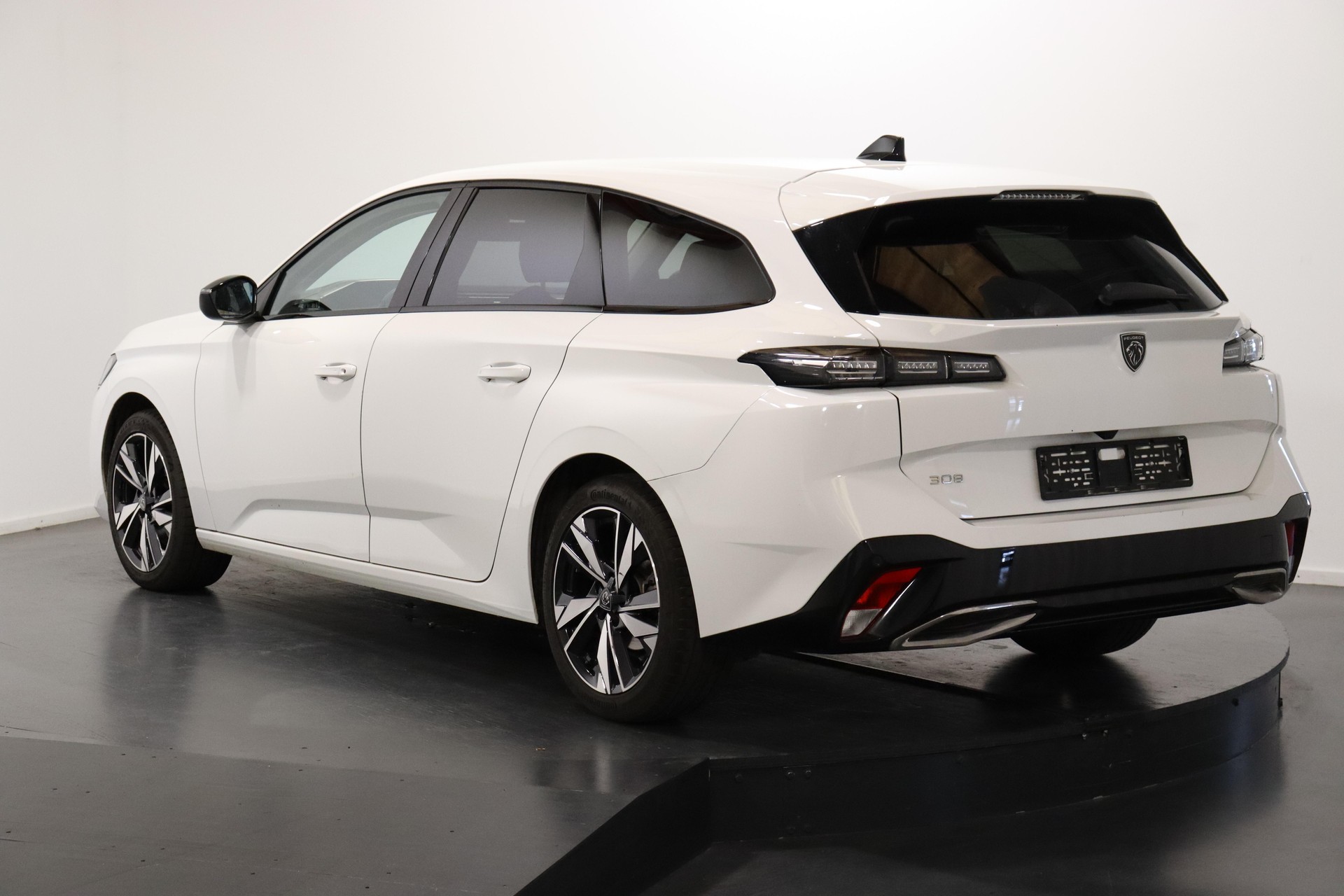 PEUGEOT 308 SW 1.2 PureTech Allure-image-2