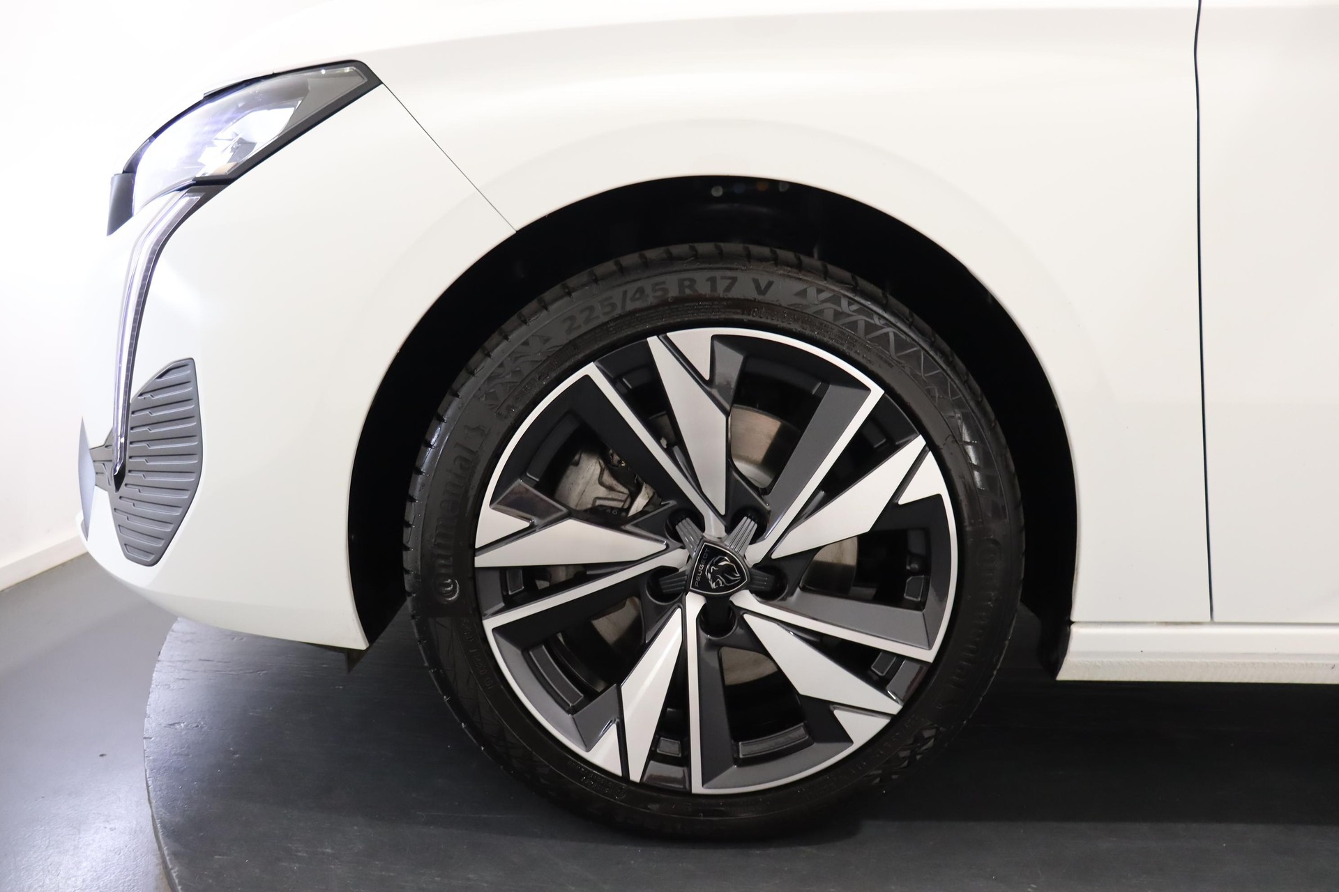 PEUGEOT 308 SW 1.2 PureTech Allure-image-5