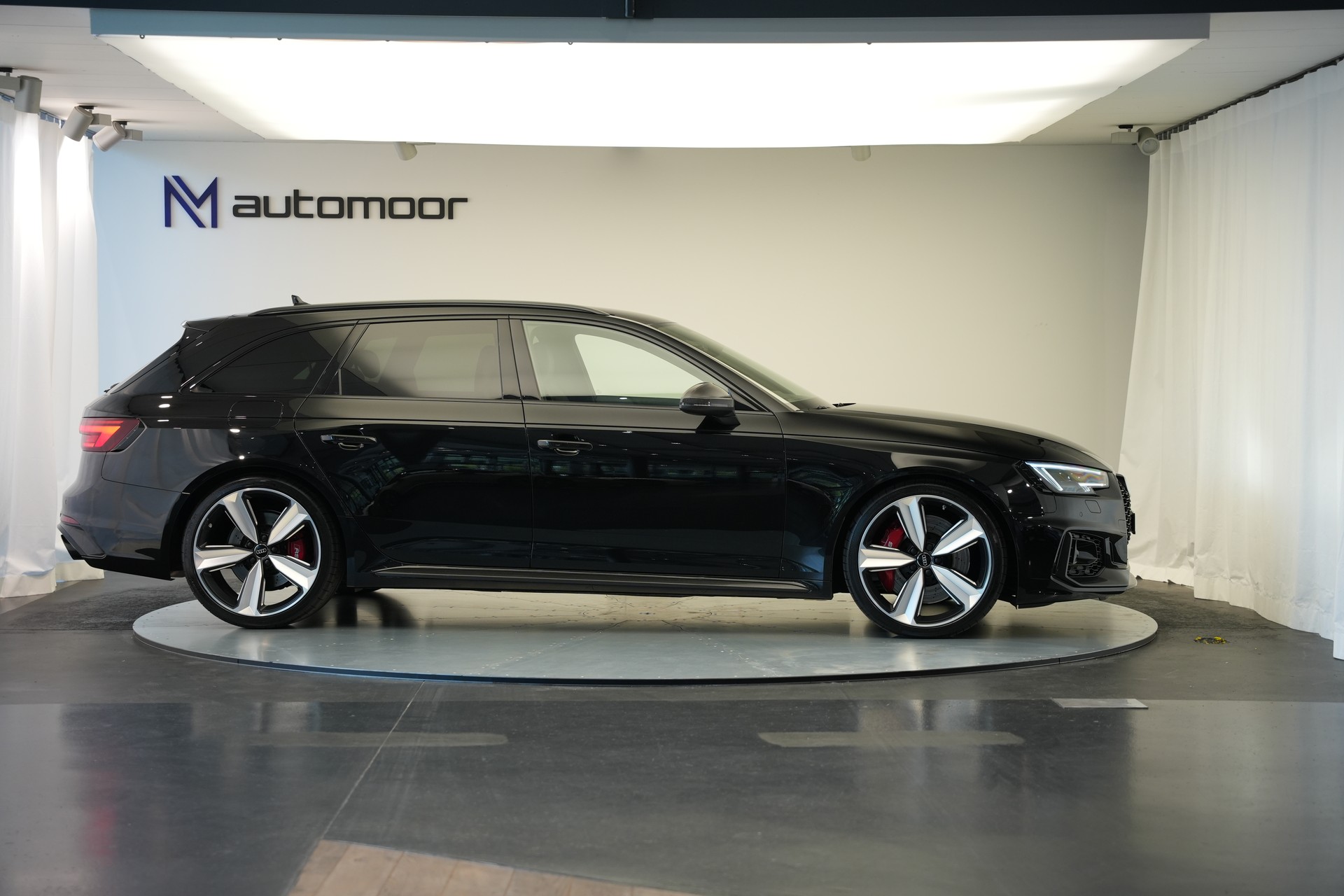 AUDI RS4 Avant 2.9 TFSI quattro tiptronic *CH-Fahrzeug* *Carbon* *Assistenzpaket*-showroom-element-3