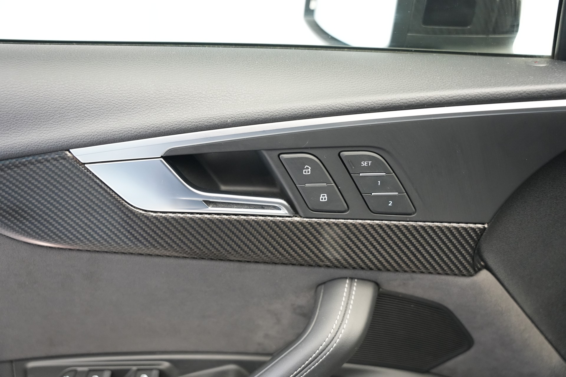 AUDI RS4 Avant 2.9 TFSI quattro tiptronic *CH-Fahrzeug* *Carbon* *Assistenzpaket*-image-16